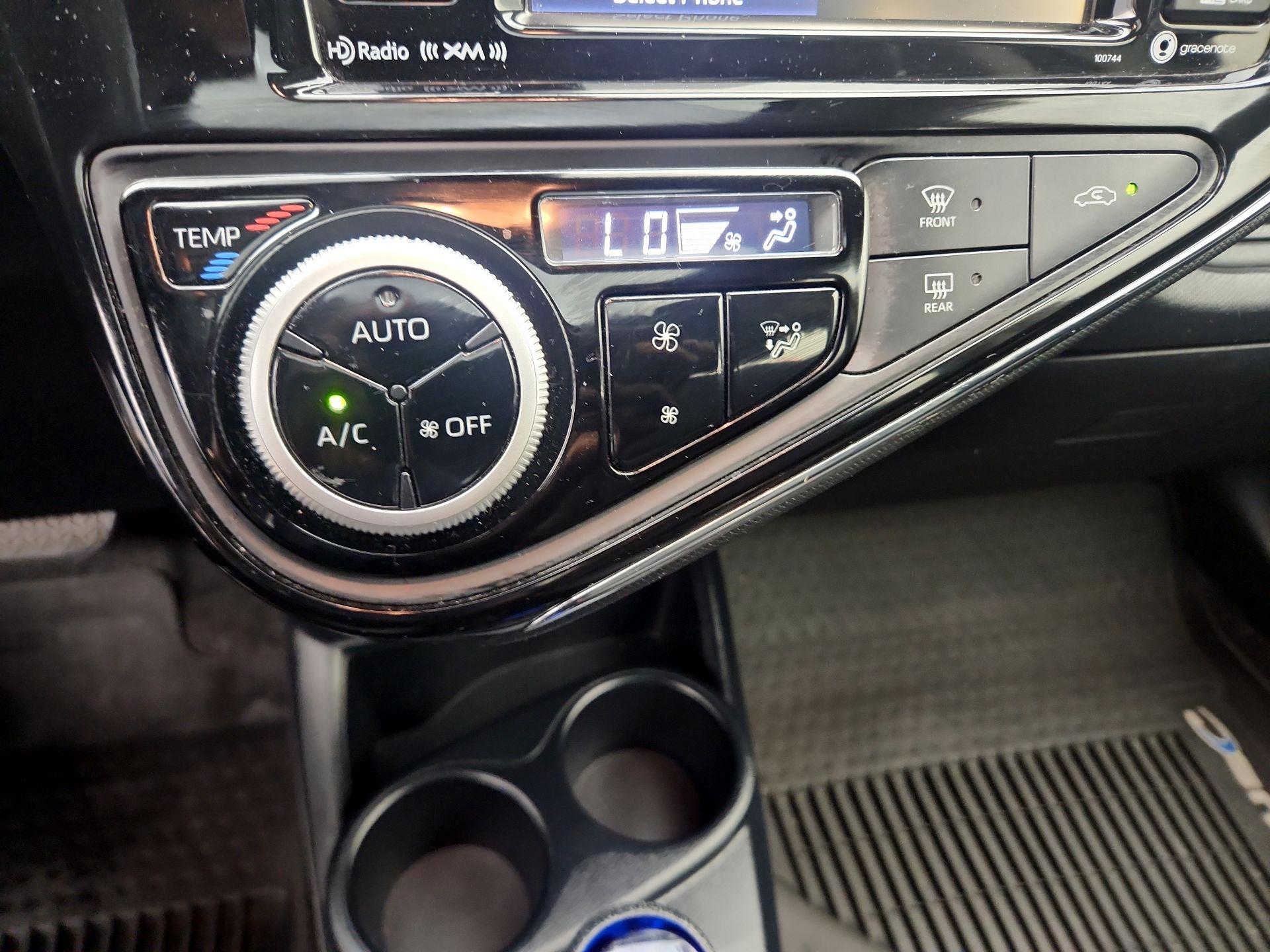 Thumbnail: 2018 Toyota Prius c - 16