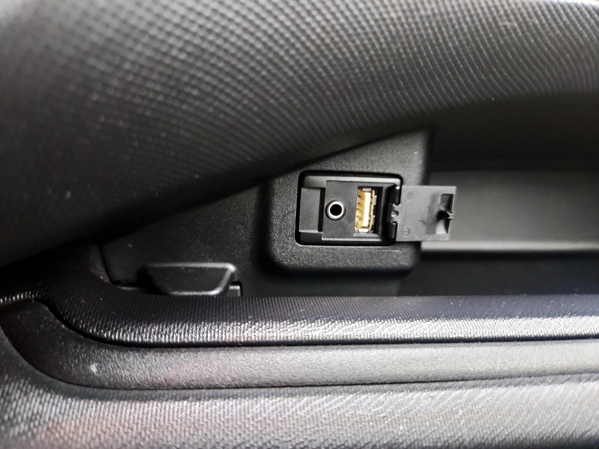 Thumbnail: 2018 Toyota Prius c - 18