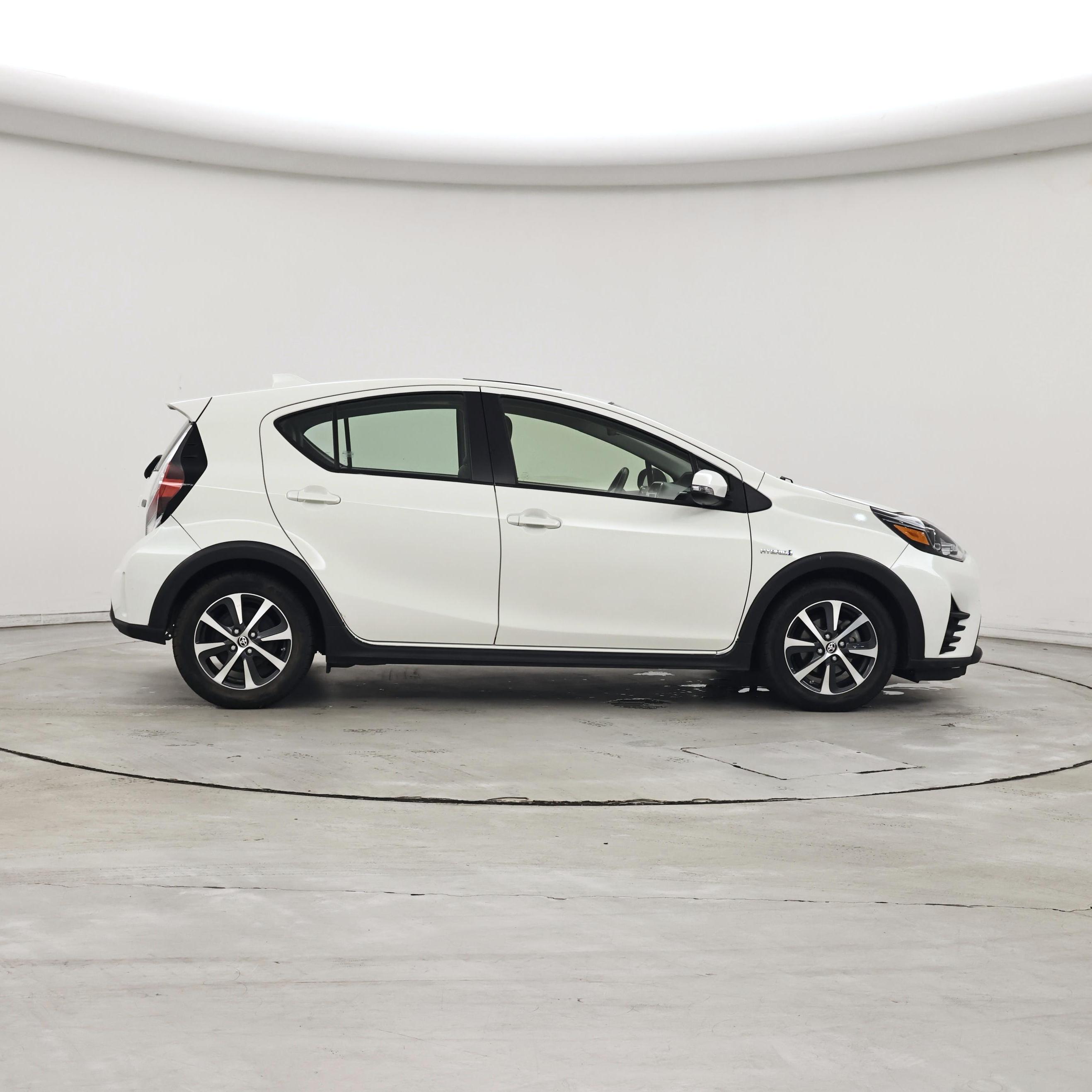 Thumbnail: 2018 Toyota Prius c - 7