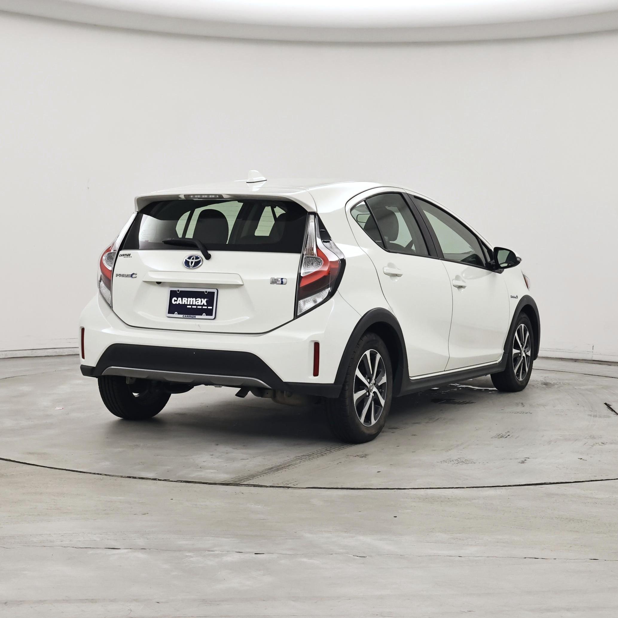 Thumbnail: 2018 Toyota Prius c - 8