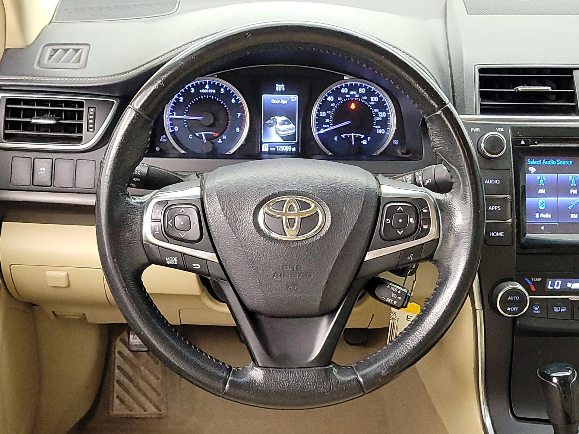 Thumbnail: 2015 Toyota Camry - 10