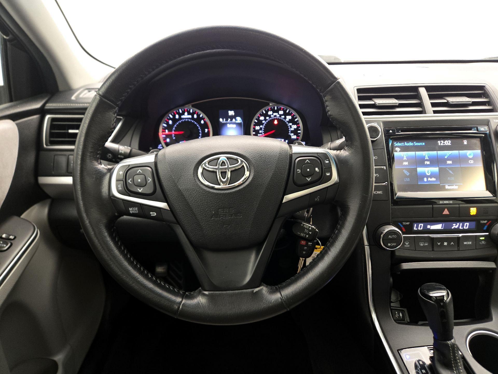 Thumbnail: 2016 Toyota Camry - 10