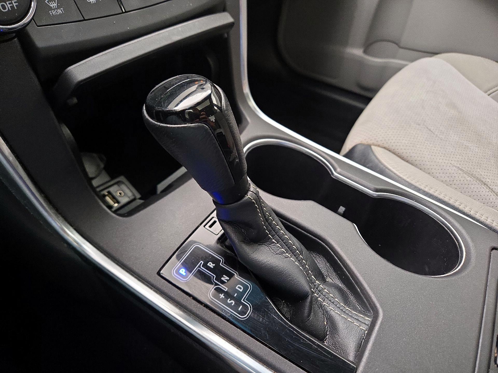 Thumbnail: 2016 Toyota Camry - 17