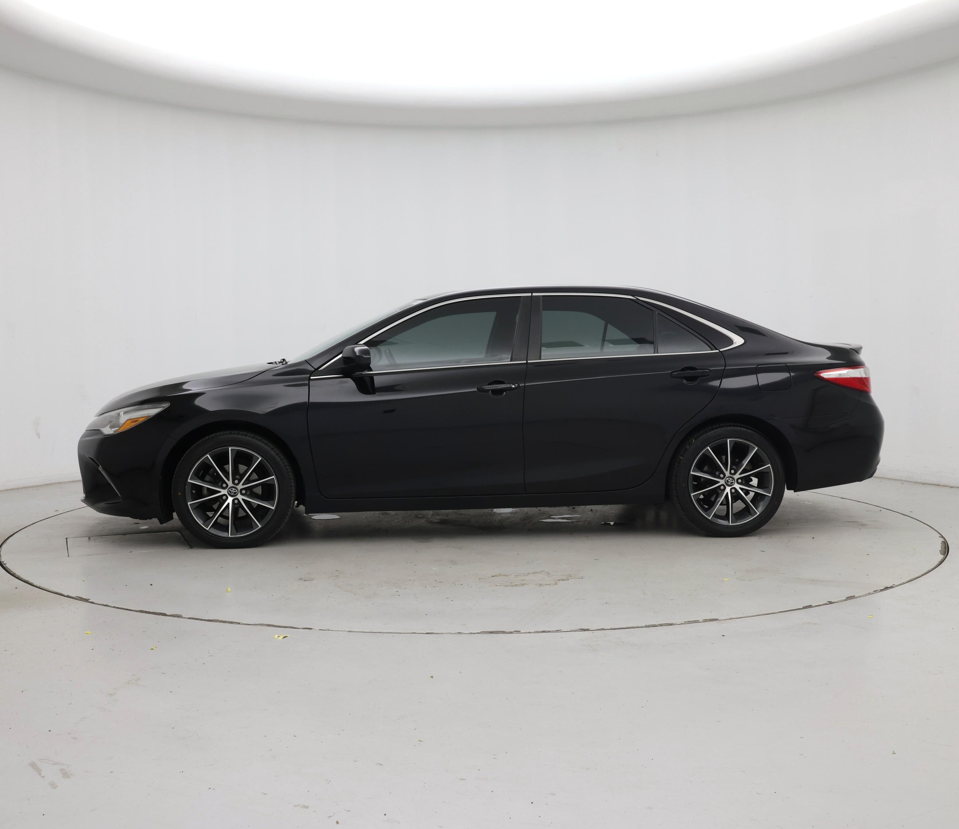 Thumbnail: 2016 Toyota Camry - 3