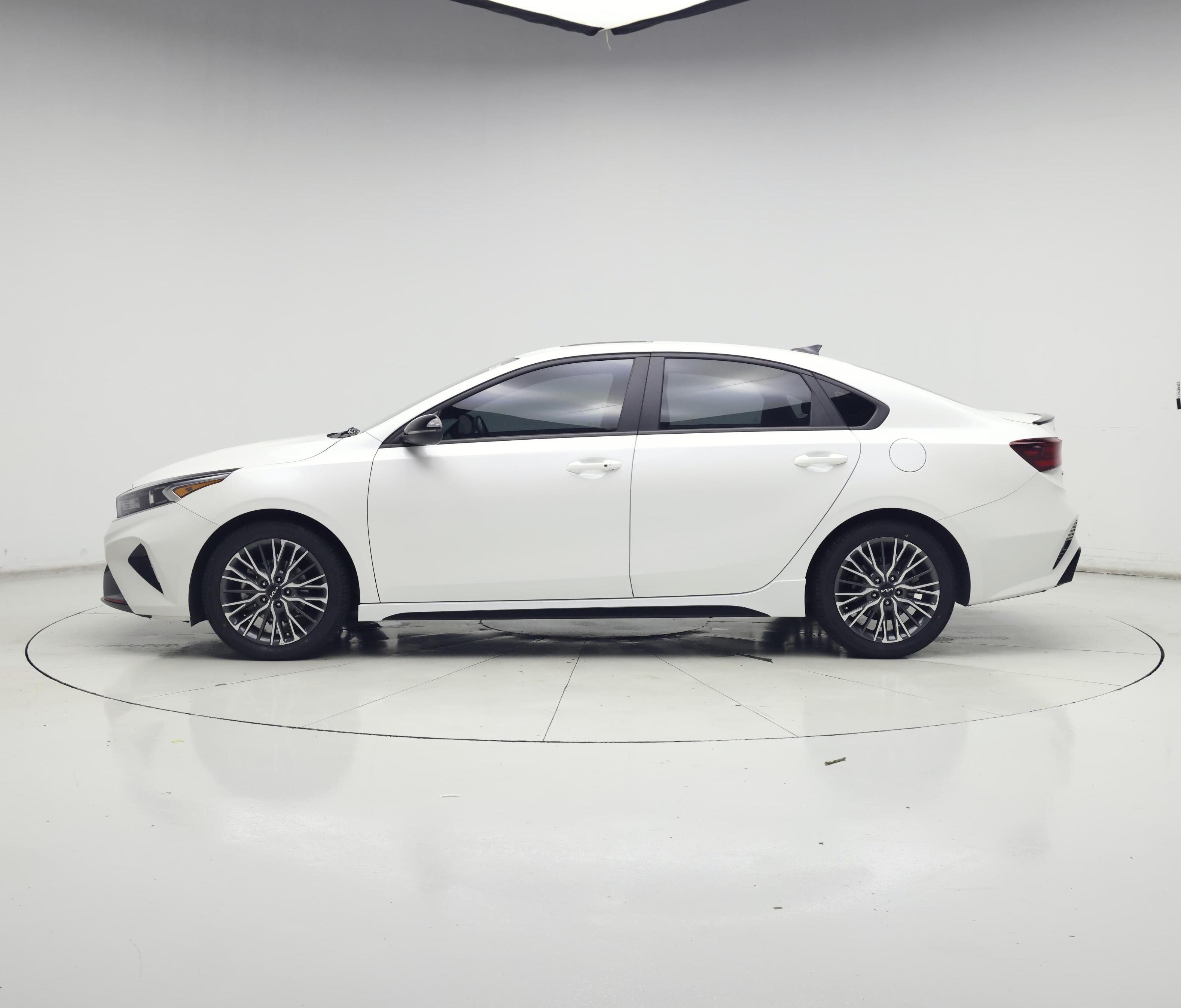 Thumbnail: 2024 Kia Forte - 3