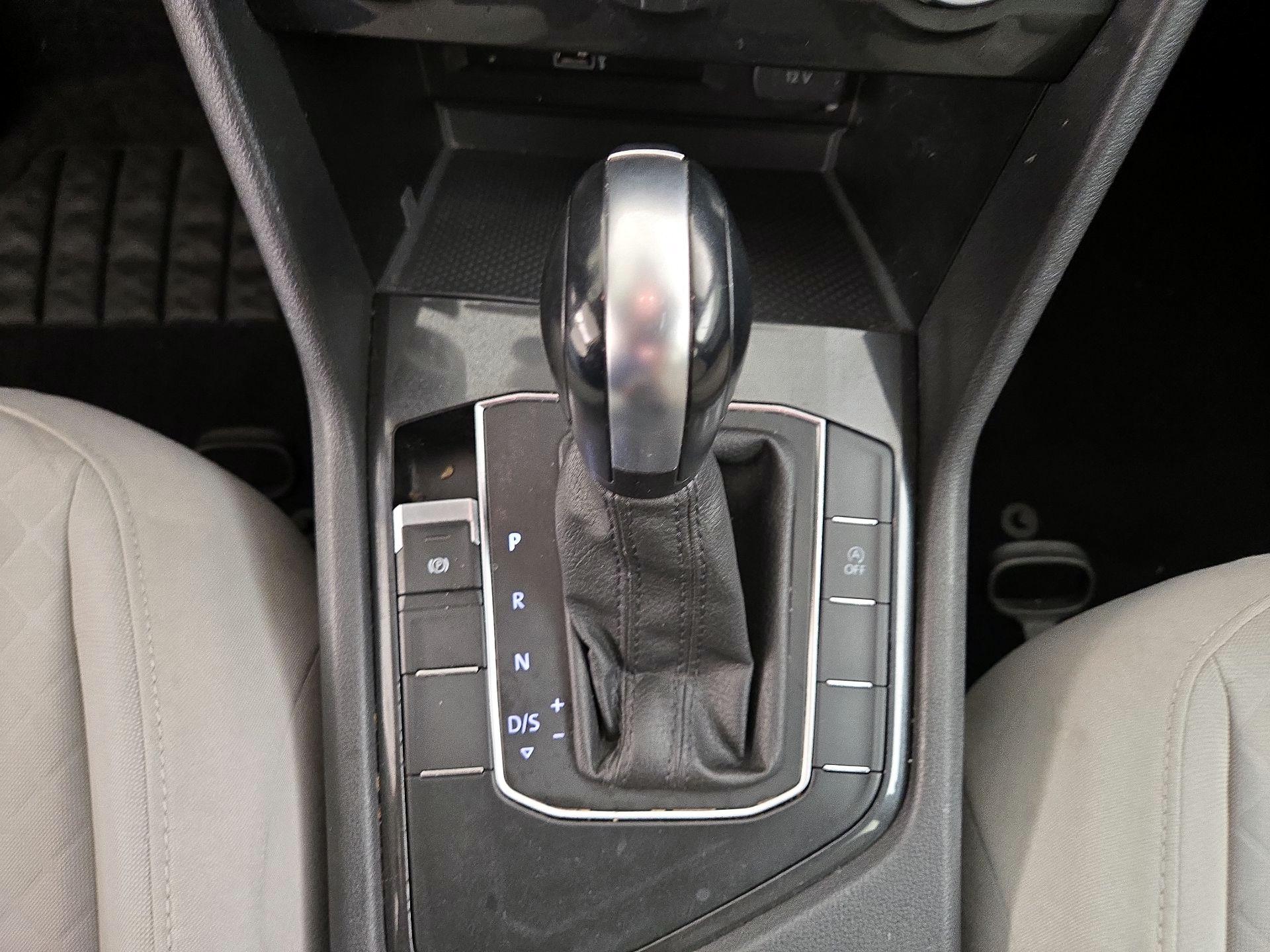 Thumbnail: 2019 Volkswagen Tiguan - 17
