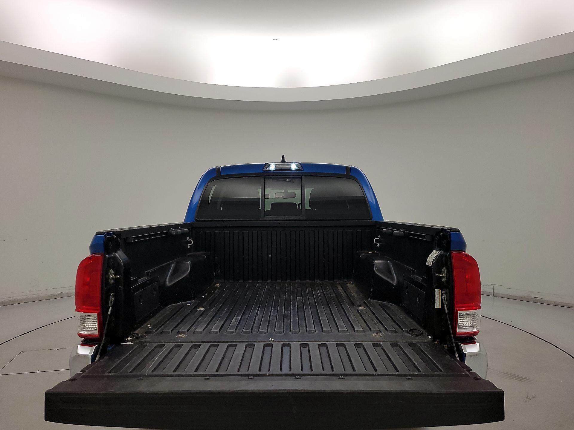 Thumbnail: 2016 Toyota Tacoma - 20
