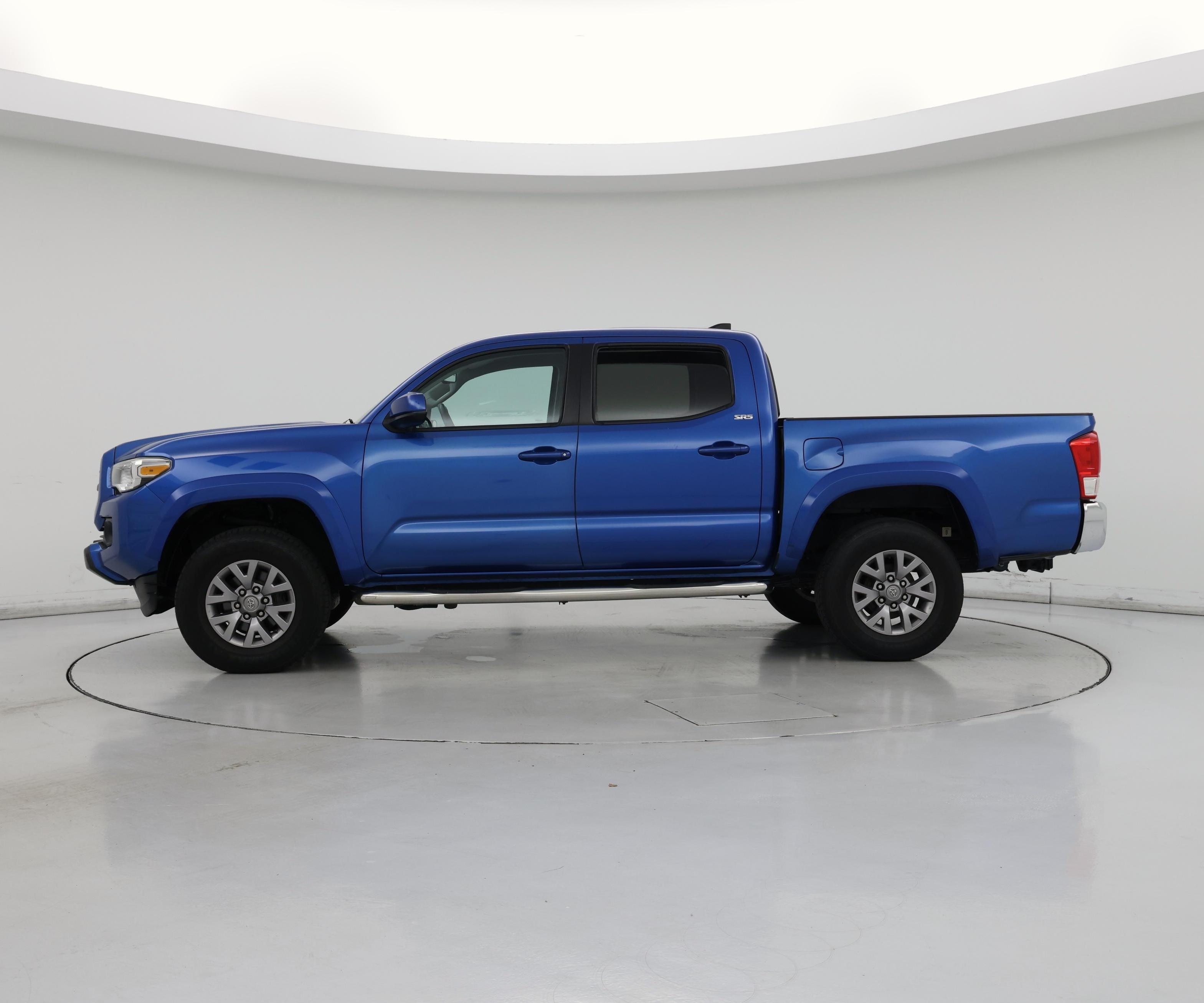 Thumbnail: 2016 Toyota Tacoma - 3