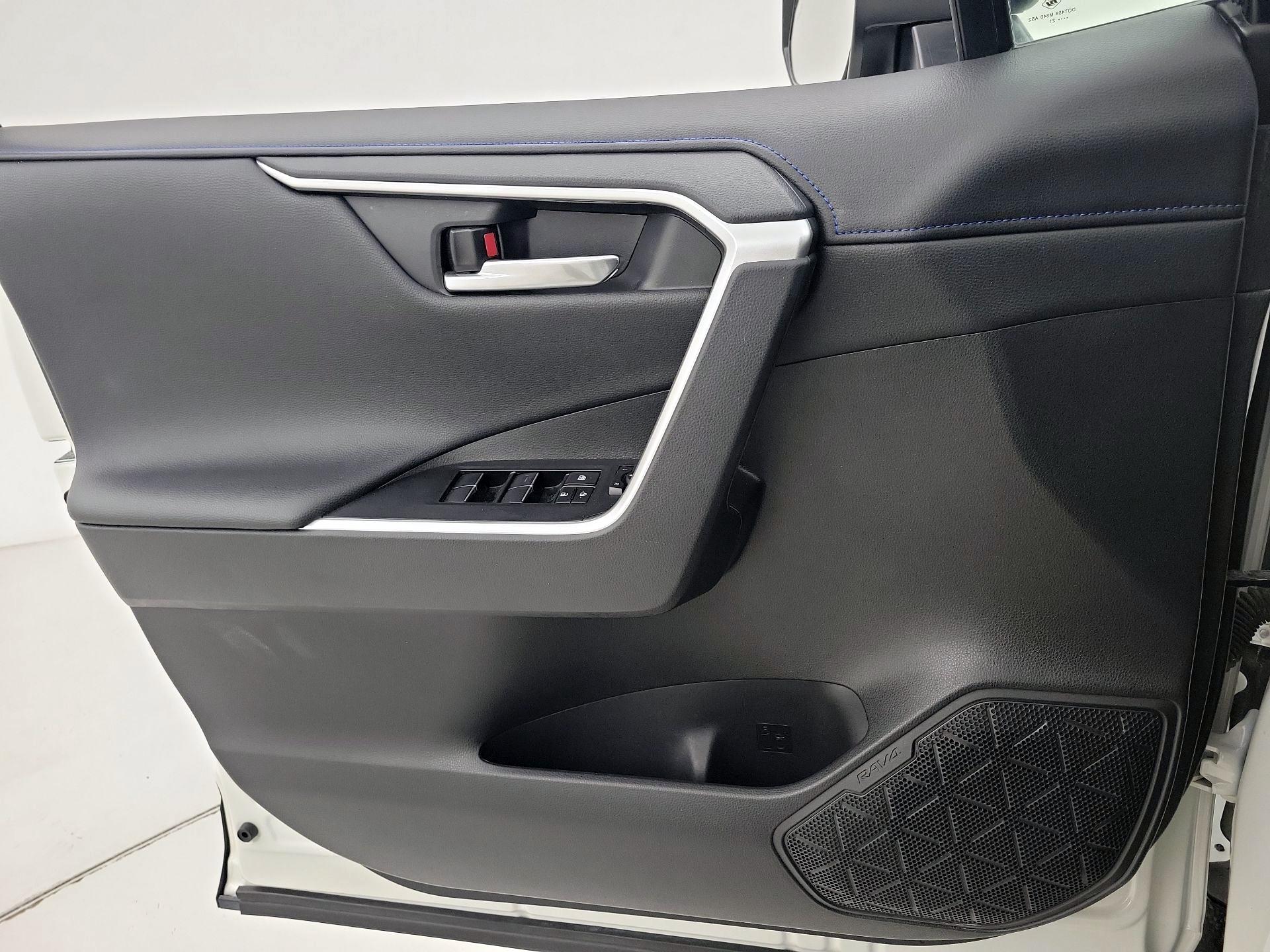 Thumbnail: 2021 Toyota RAV4 - 12