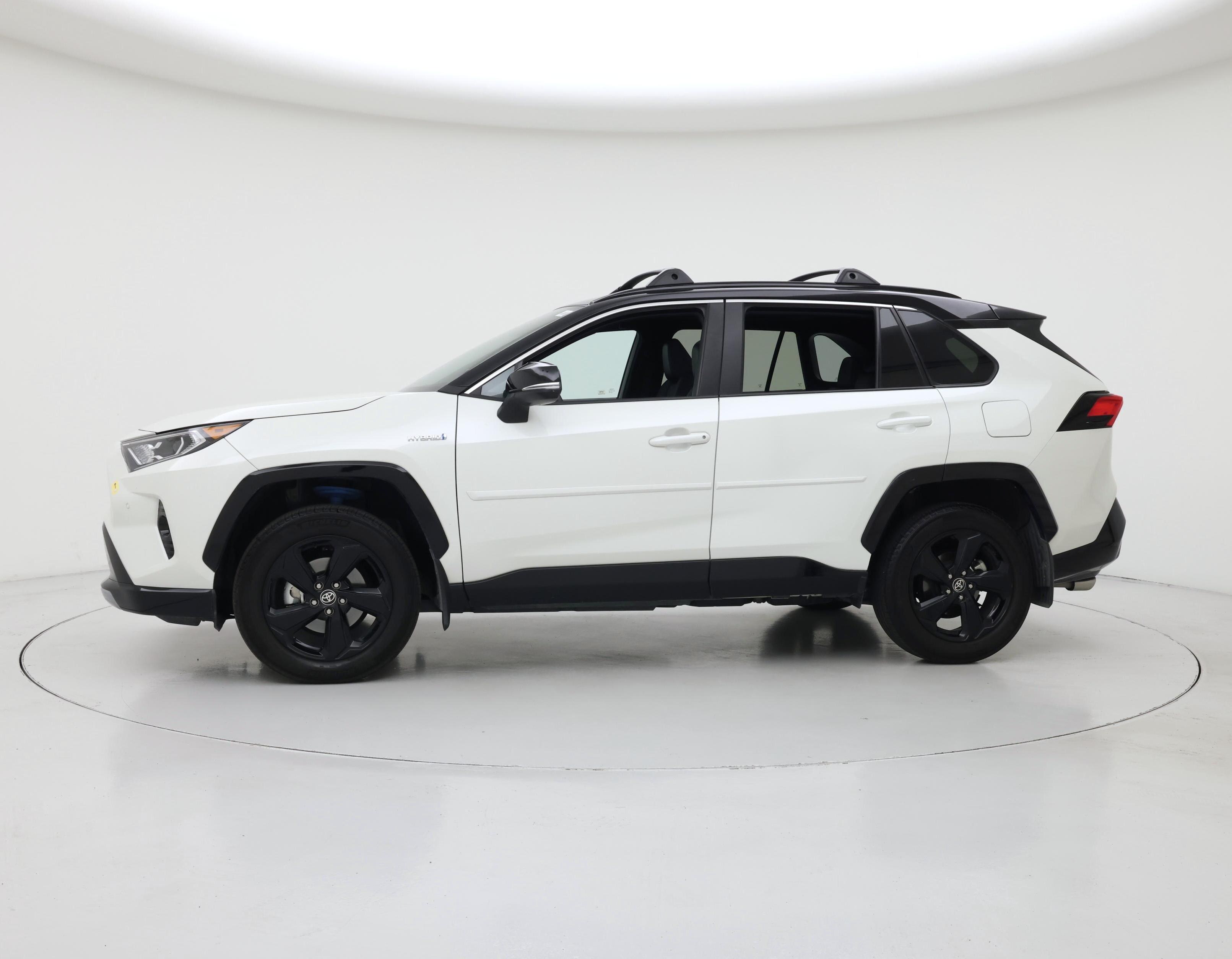 Thumbnail: 2021 Toyota RAV4 - 3