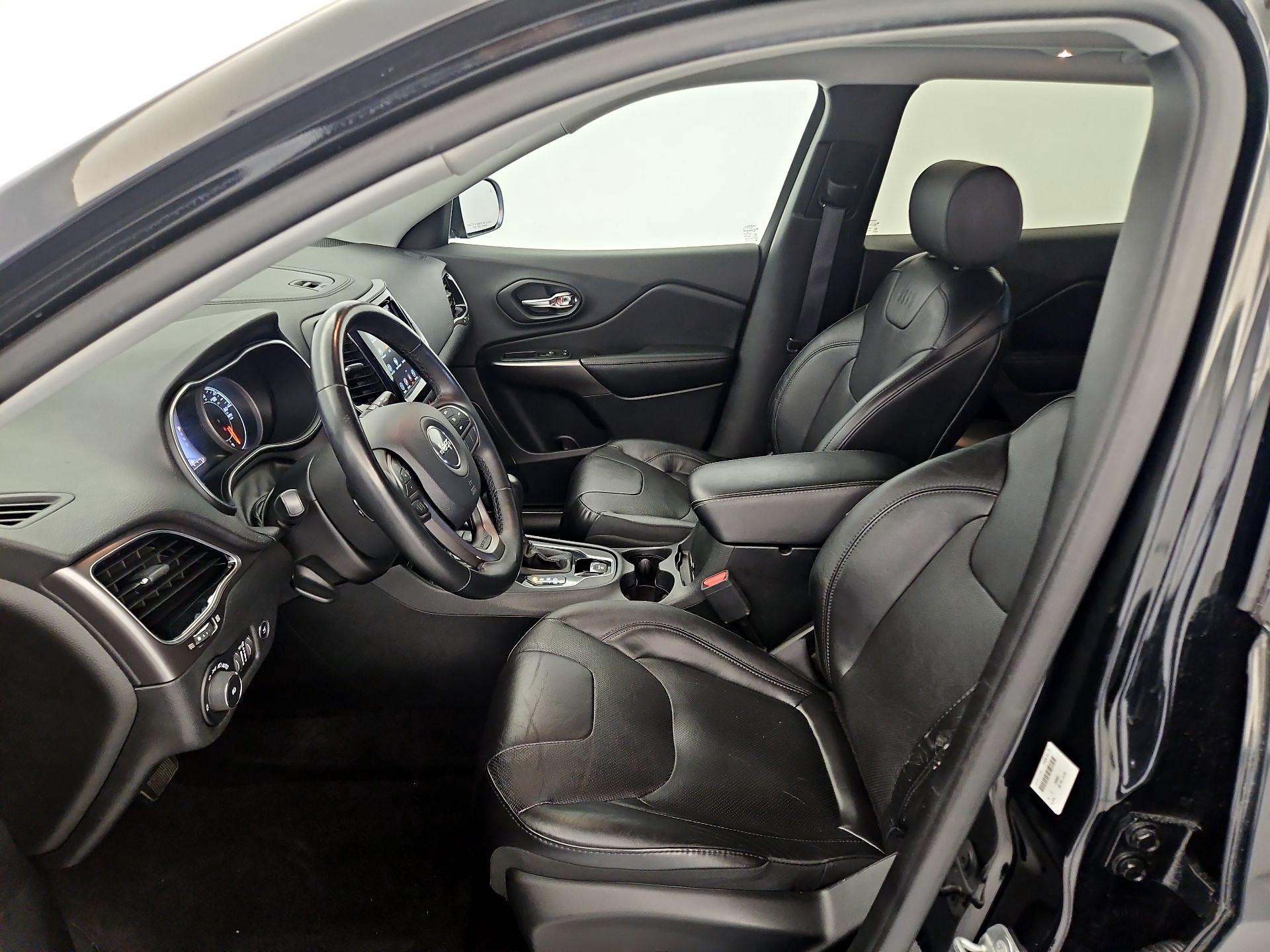 Thumbnail: 2019 Jeep Cherokee - 11