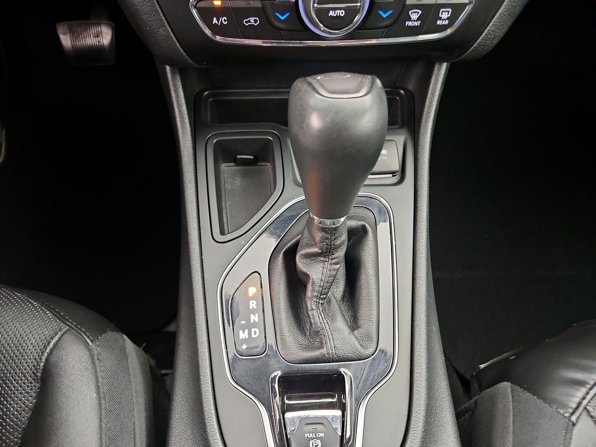 Thumbnail: 2019 Jeep Cherokee - 17