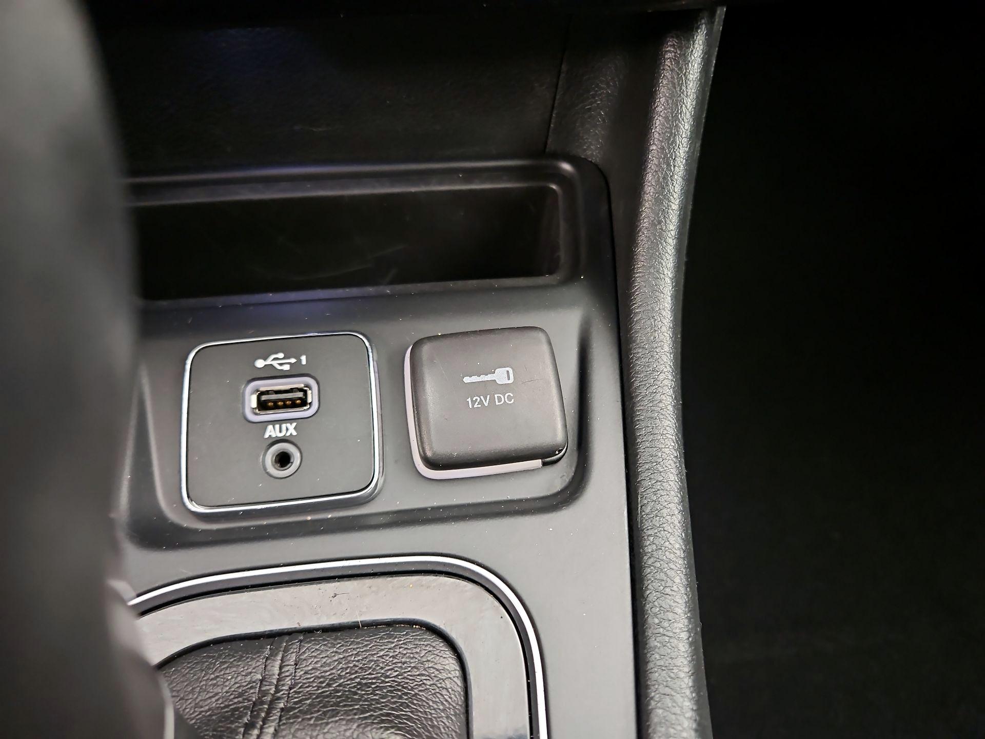Thumbnail: 2019 Jeep Cherokee - 18