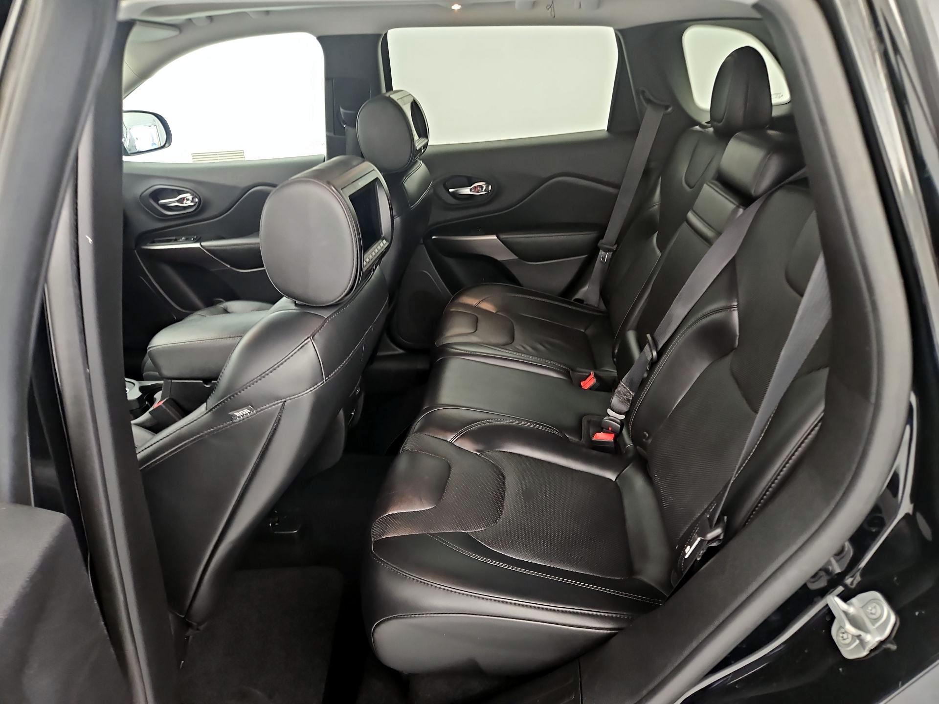 Thumbnail: 2019 Jeep Cherokee - 19