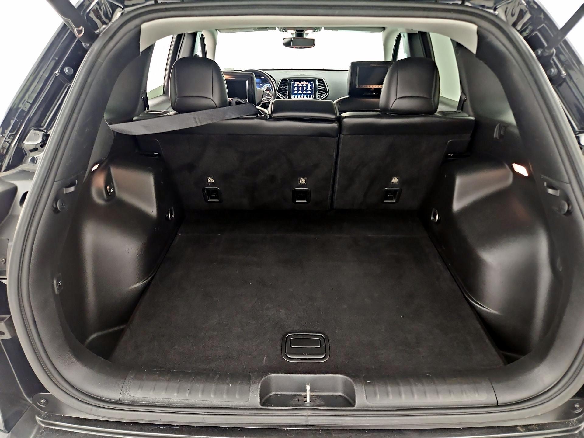 Thumbnail: 2019 Jeep Cherokee - 20