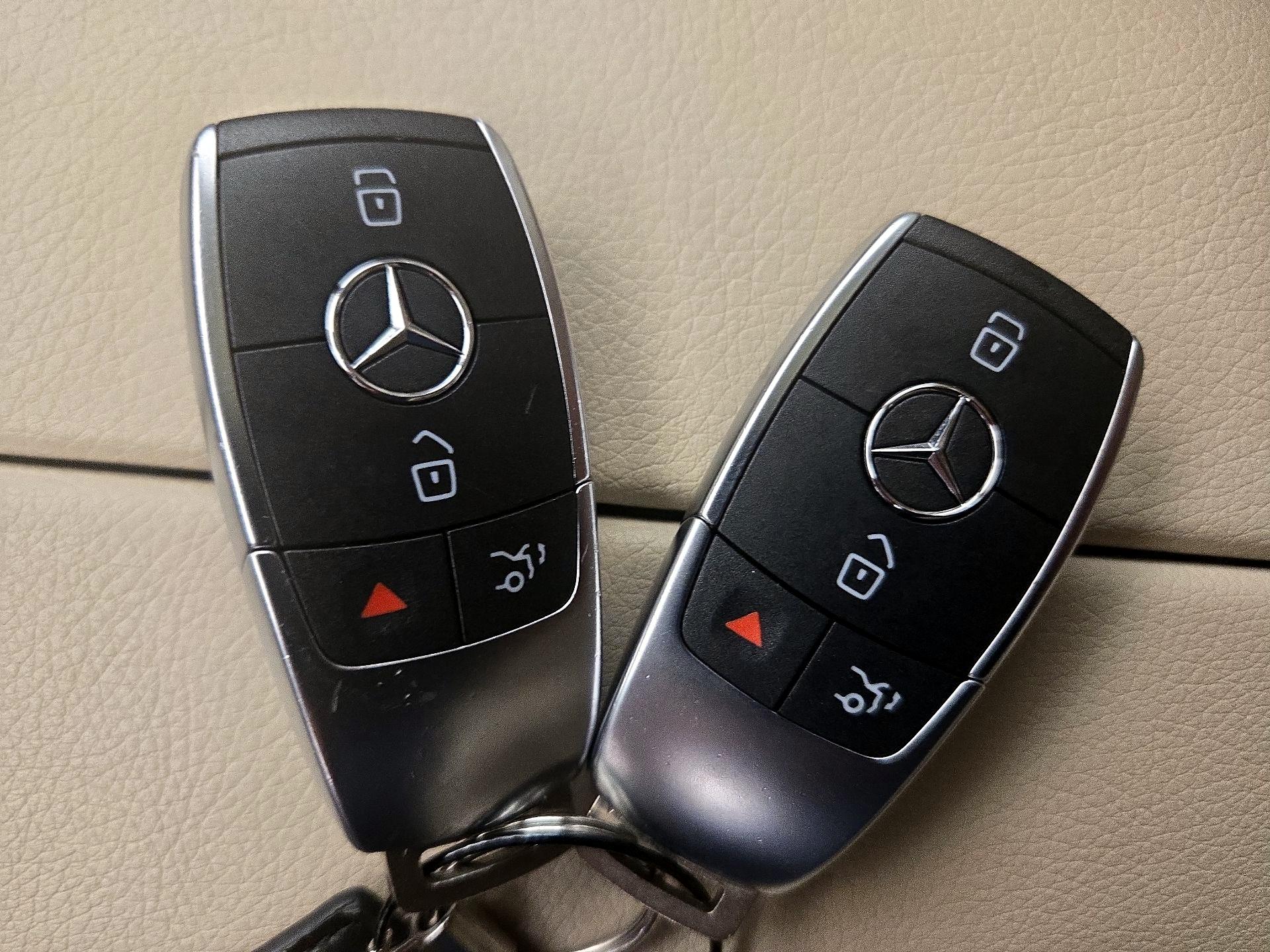 Thumbnail: 2022 Mercedes-Benz GLC - 19