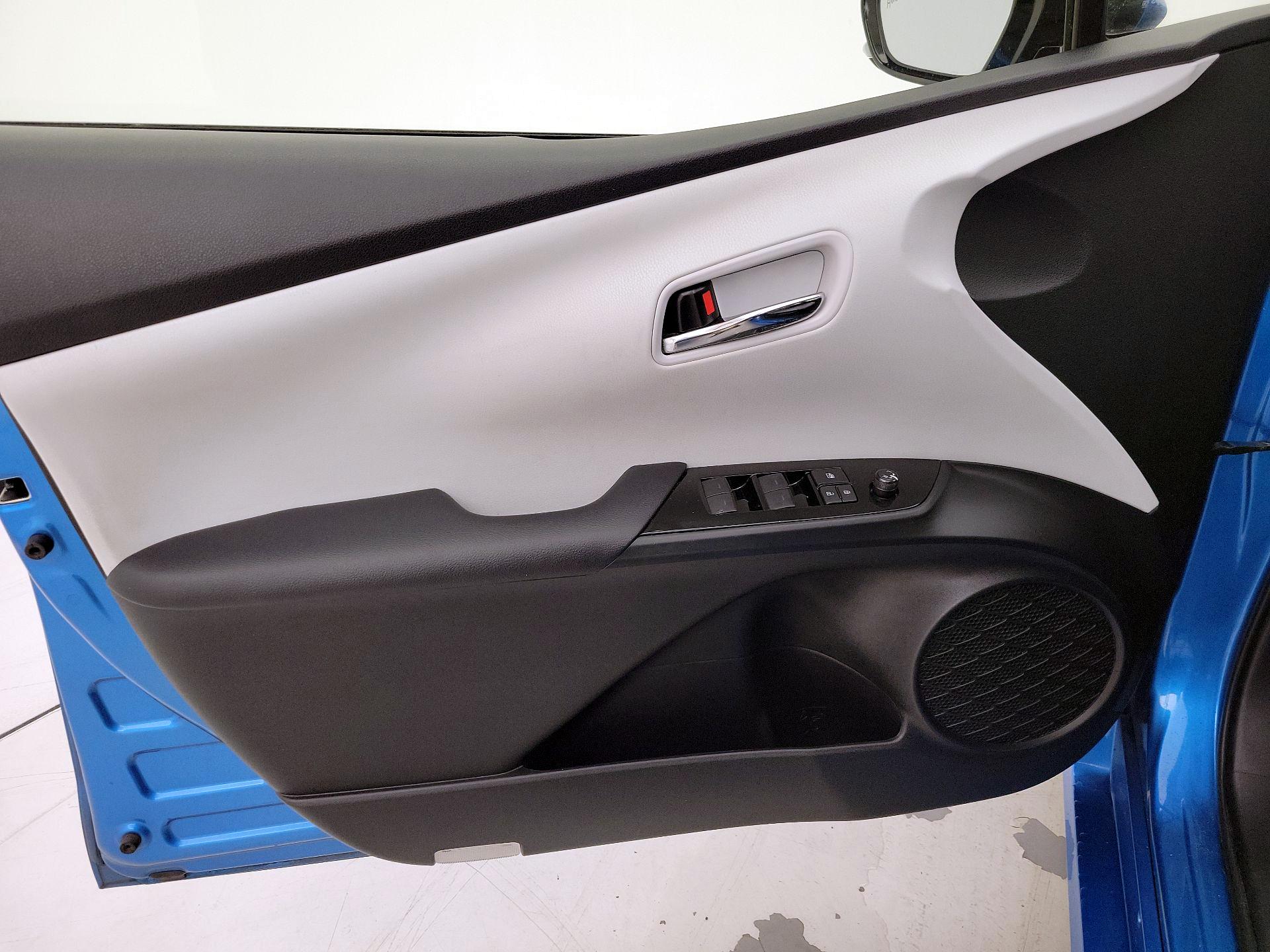 Thumbnail: 2019 Toyota Prius - 12