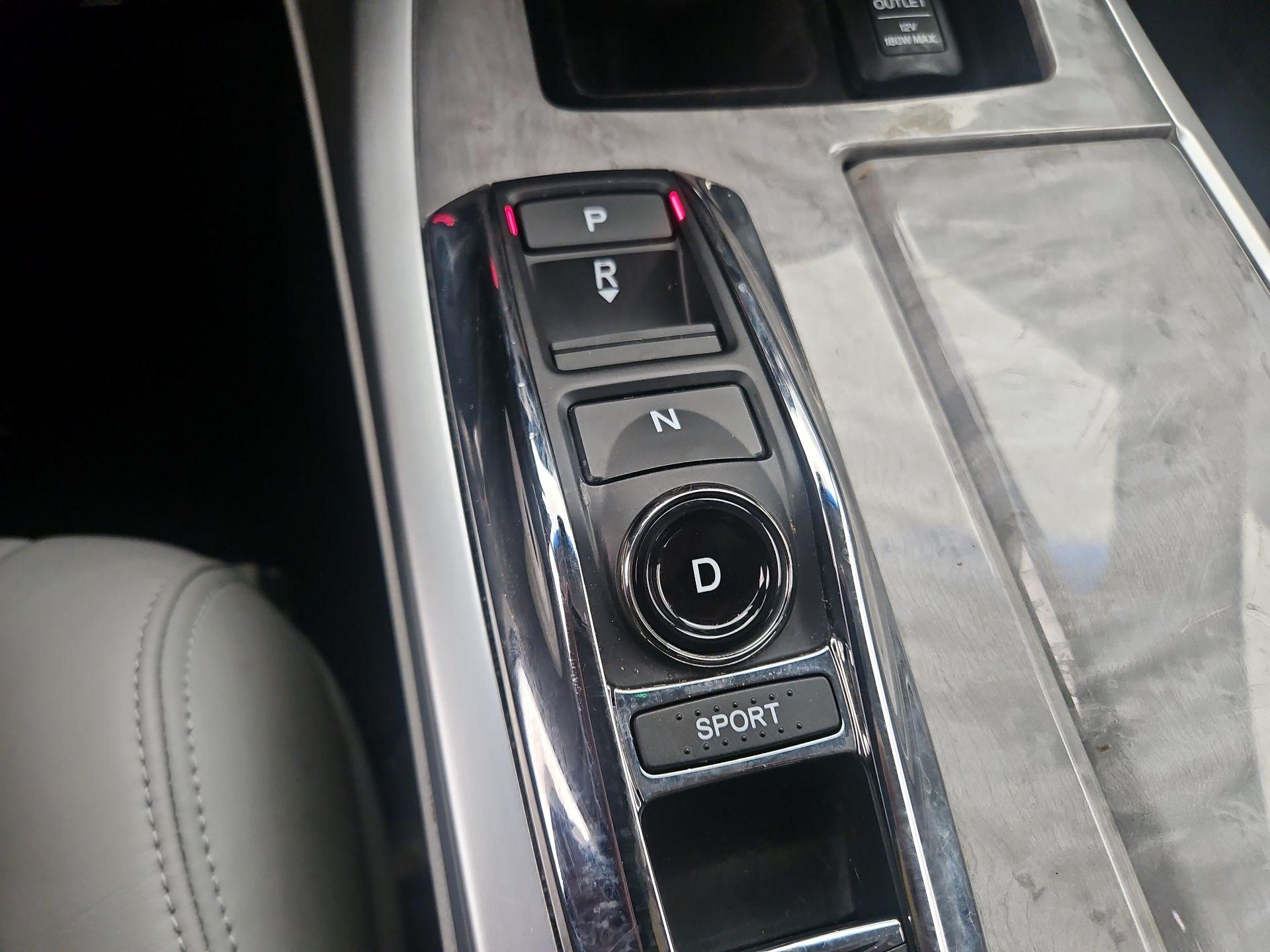 Thumbnail: 2020 Acura RLX - 17