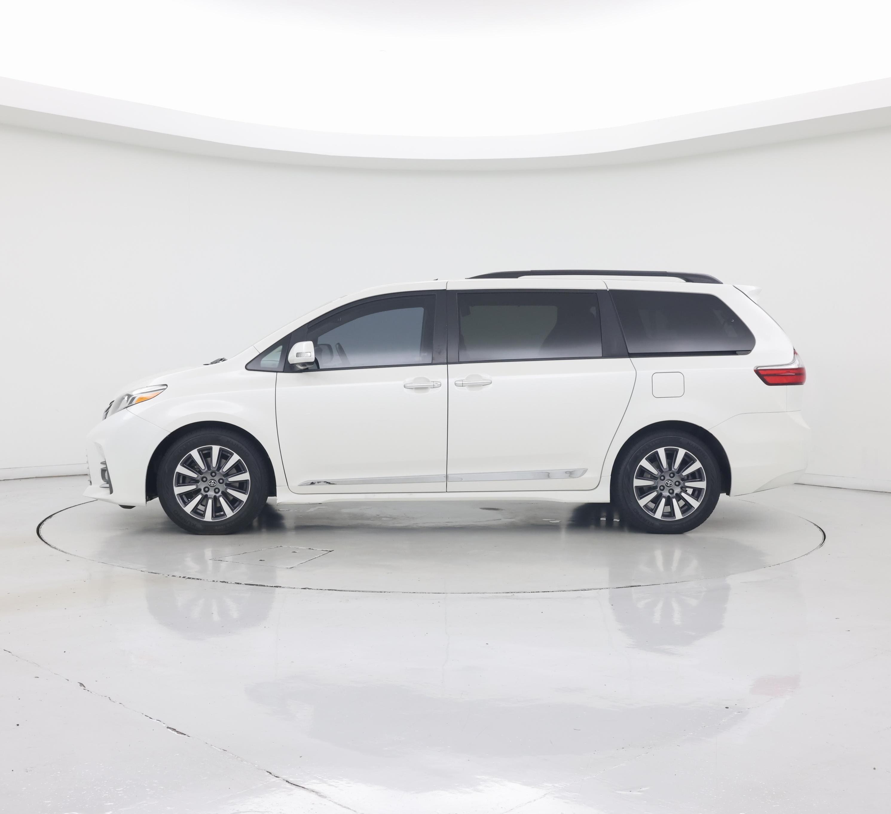 Thumbnail: 2020 Toyota Sienna - 3