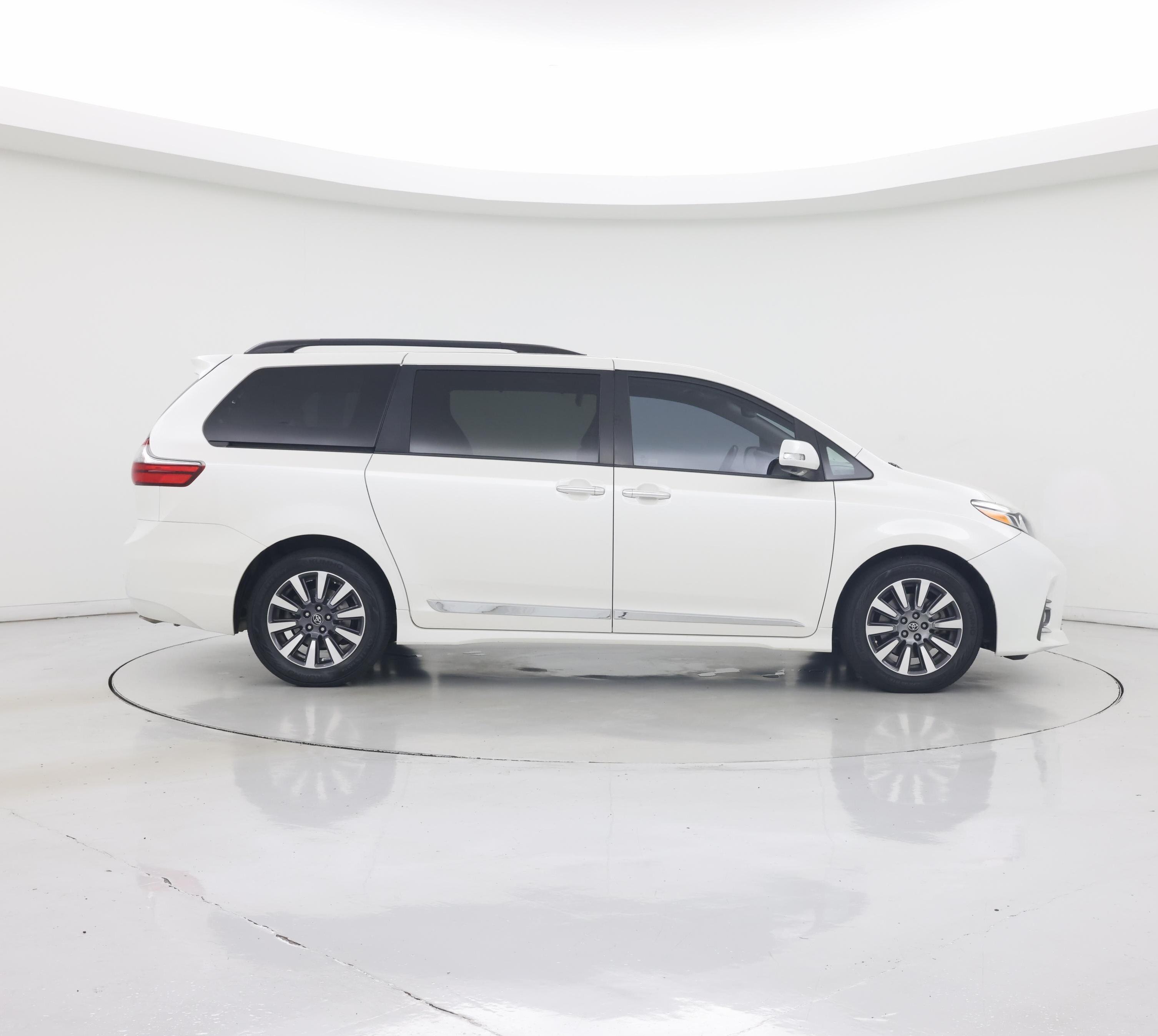 Thumbnail: 2020 Toyota Sienna - 7