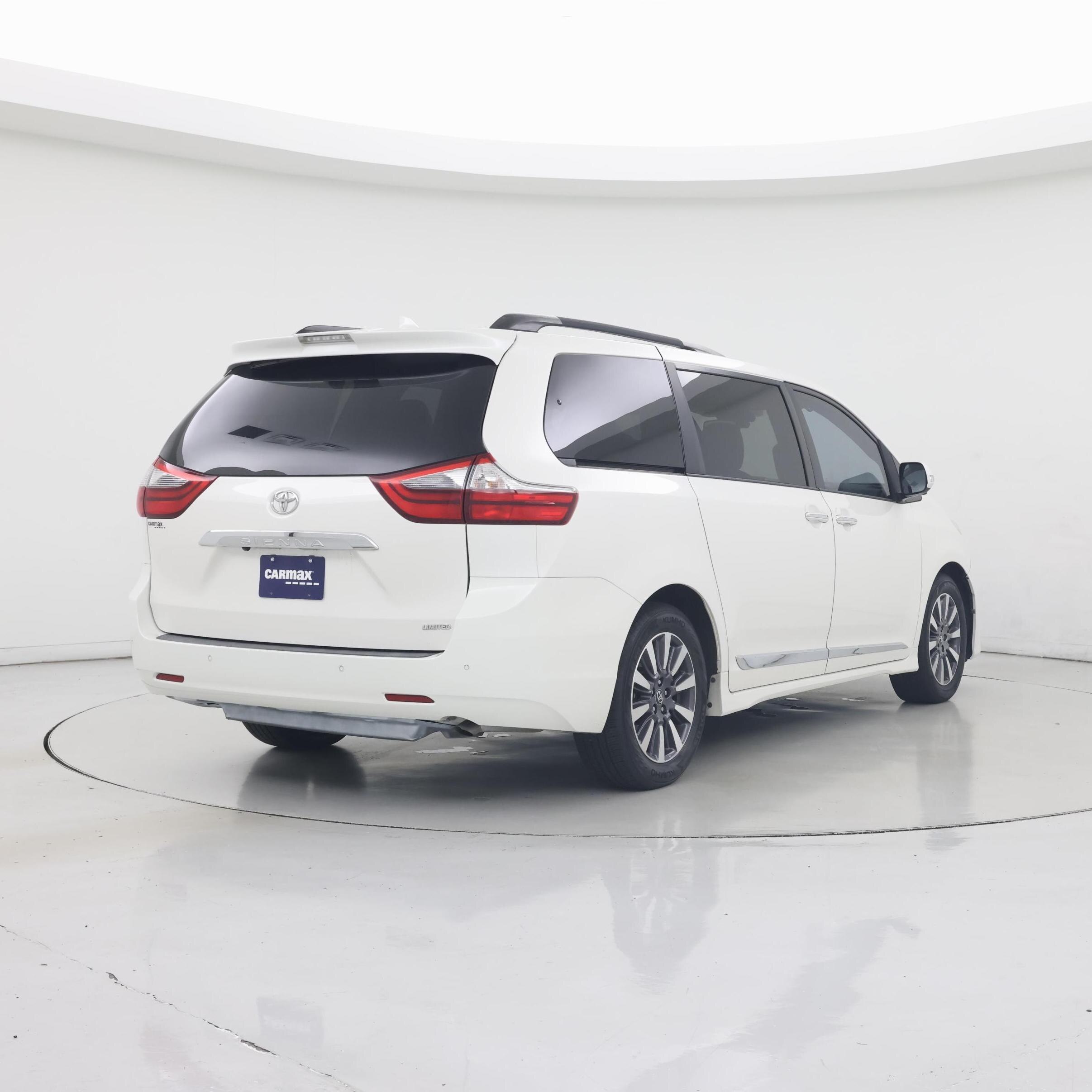 Thumbnail: 2020 Toyota Sienna - 8