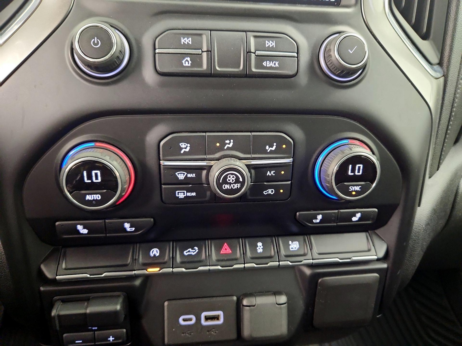 2021 Chevrolet Silverado 1500 LT - Photo 17