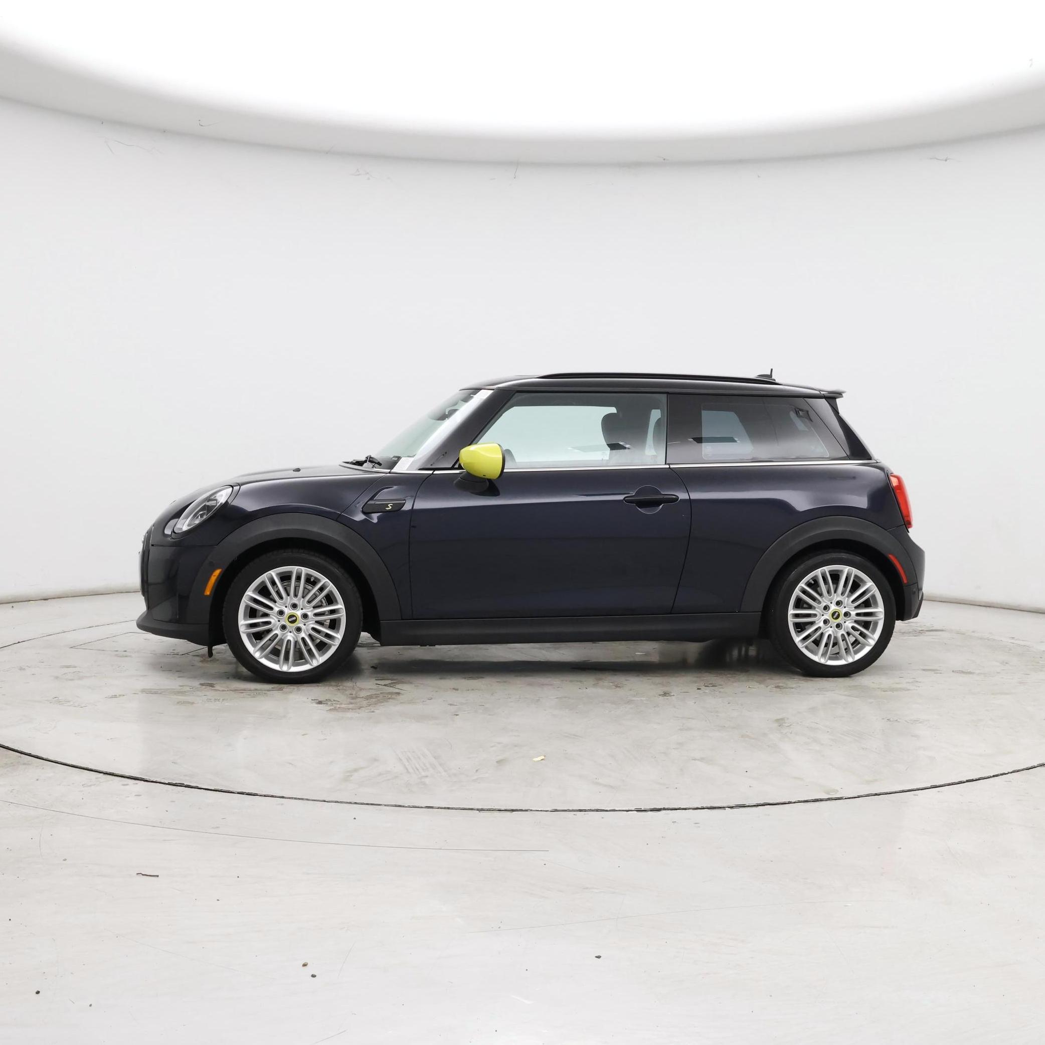 Thumbnail: 2022 MINI Cooper Hardtop - 3