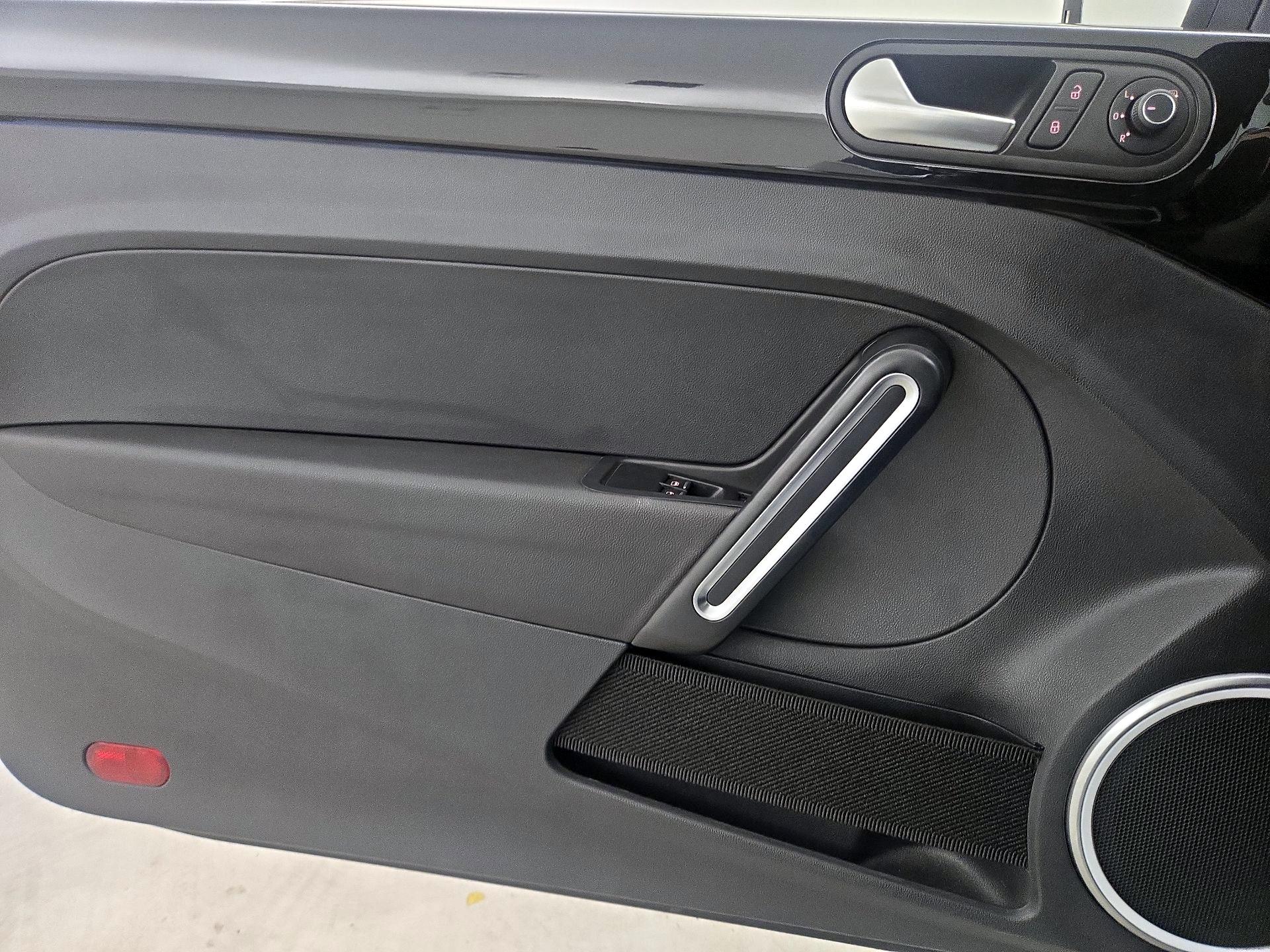Thumbnail: 2019 Volkswagen Beetle - 12