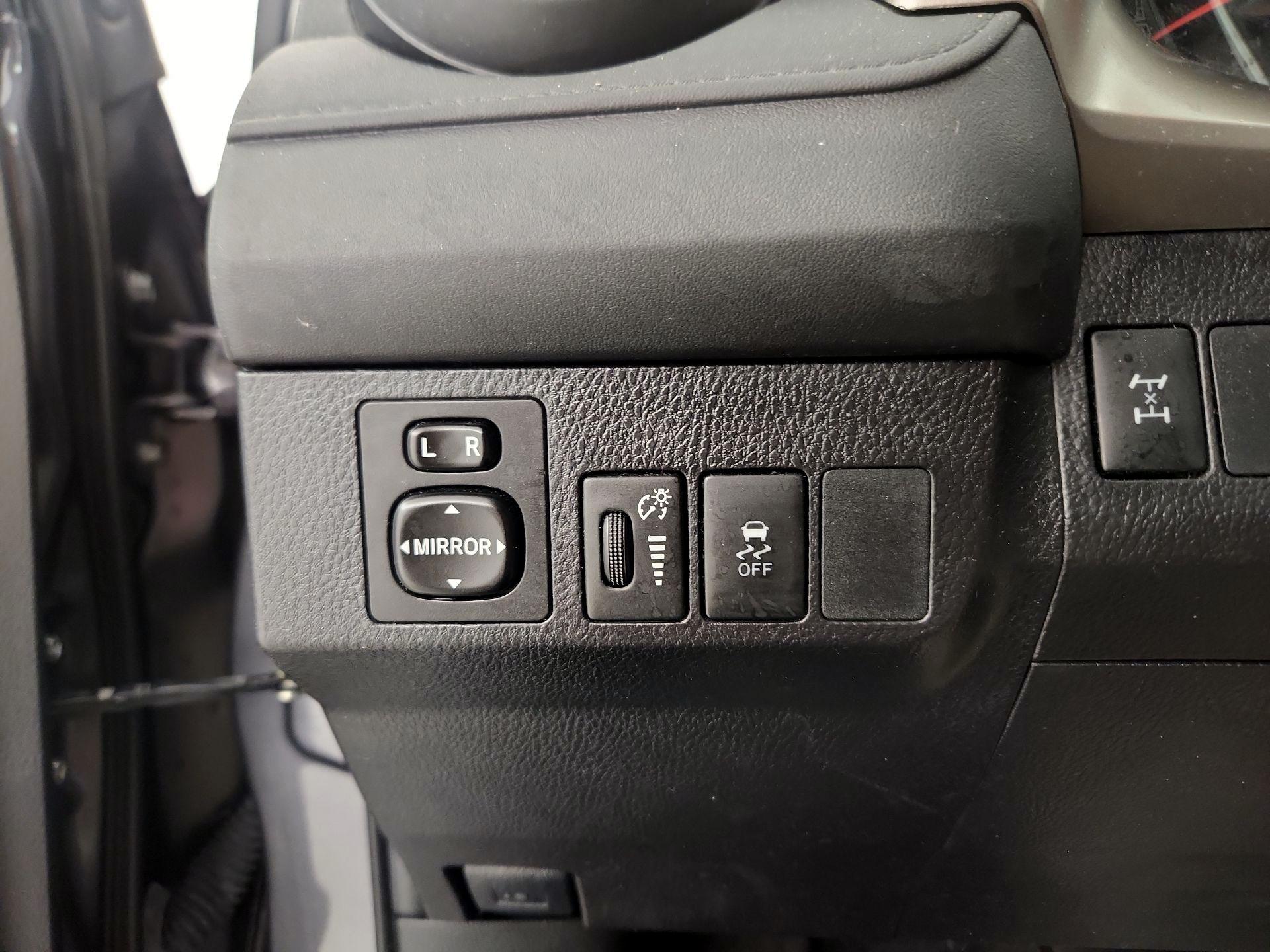 Thumbnail: 2015 Toyota RAV4 - 13
