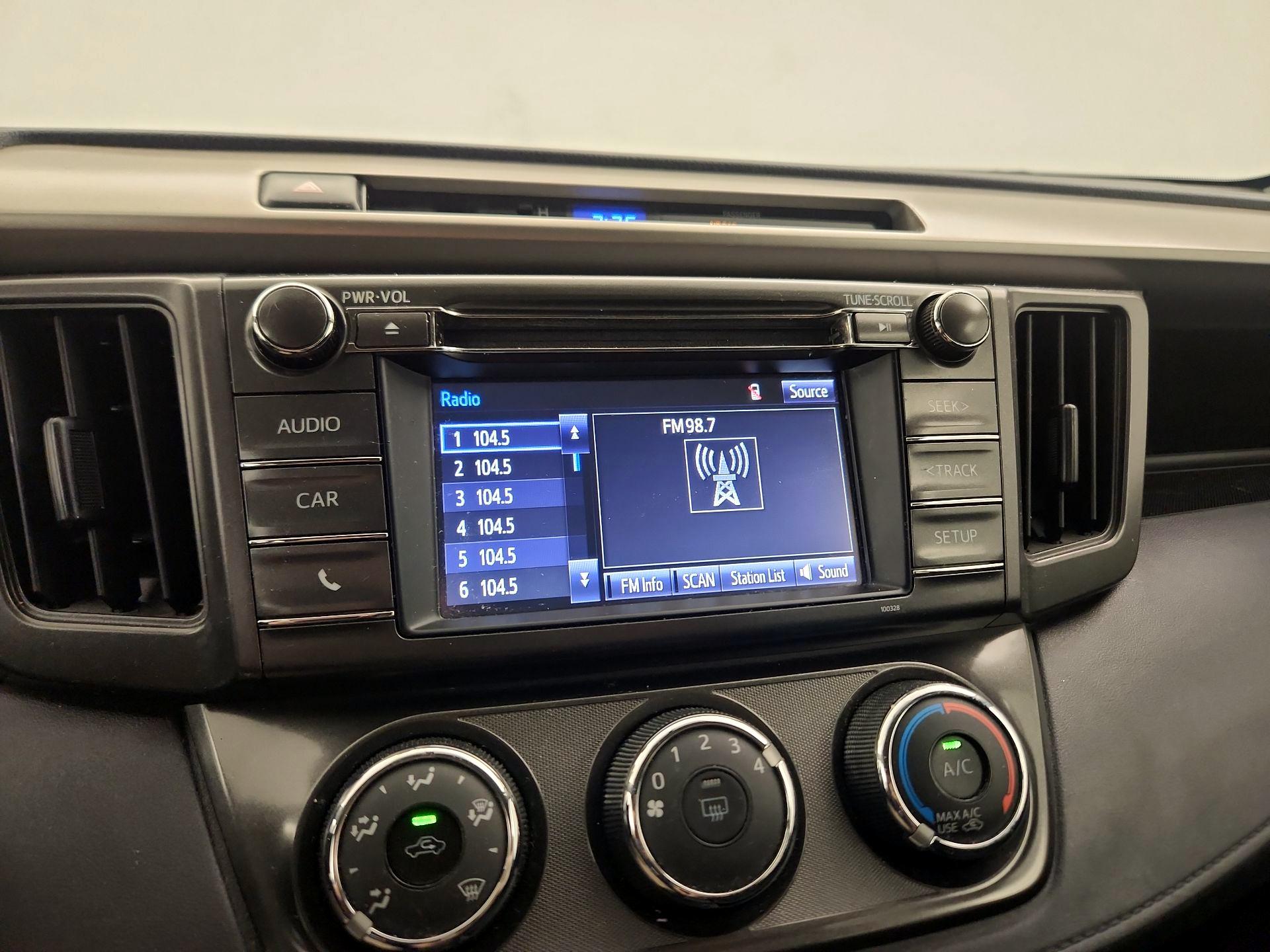 Thumbnail: 2015 Toyota RAV4 - 15