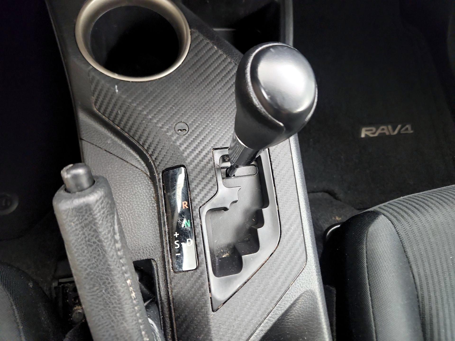Thumbnail: 2015 Toyota RAV4 - 17