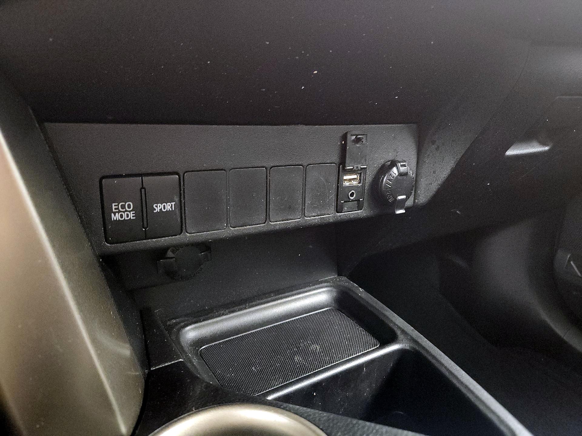 Thumbnail: 2015 Toyota RAV4 - 18