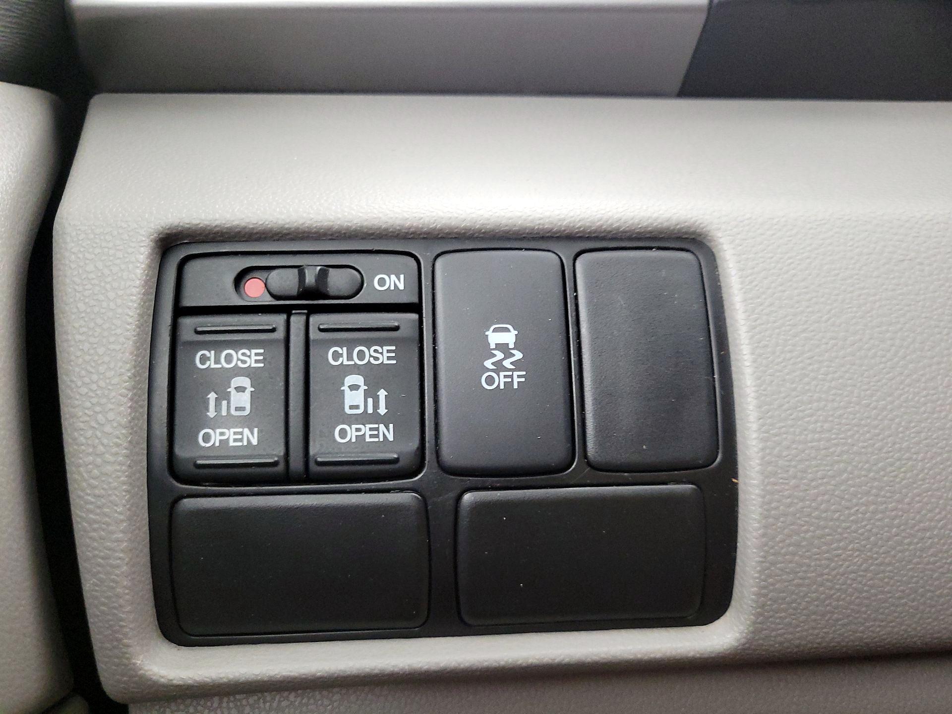 Thumbnail: 2016 Honda Odyssey - 13