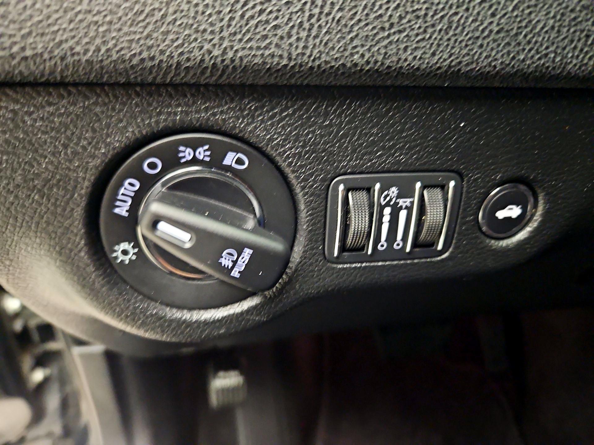 Thumbnail: 2021 Chrysler 300 - 13