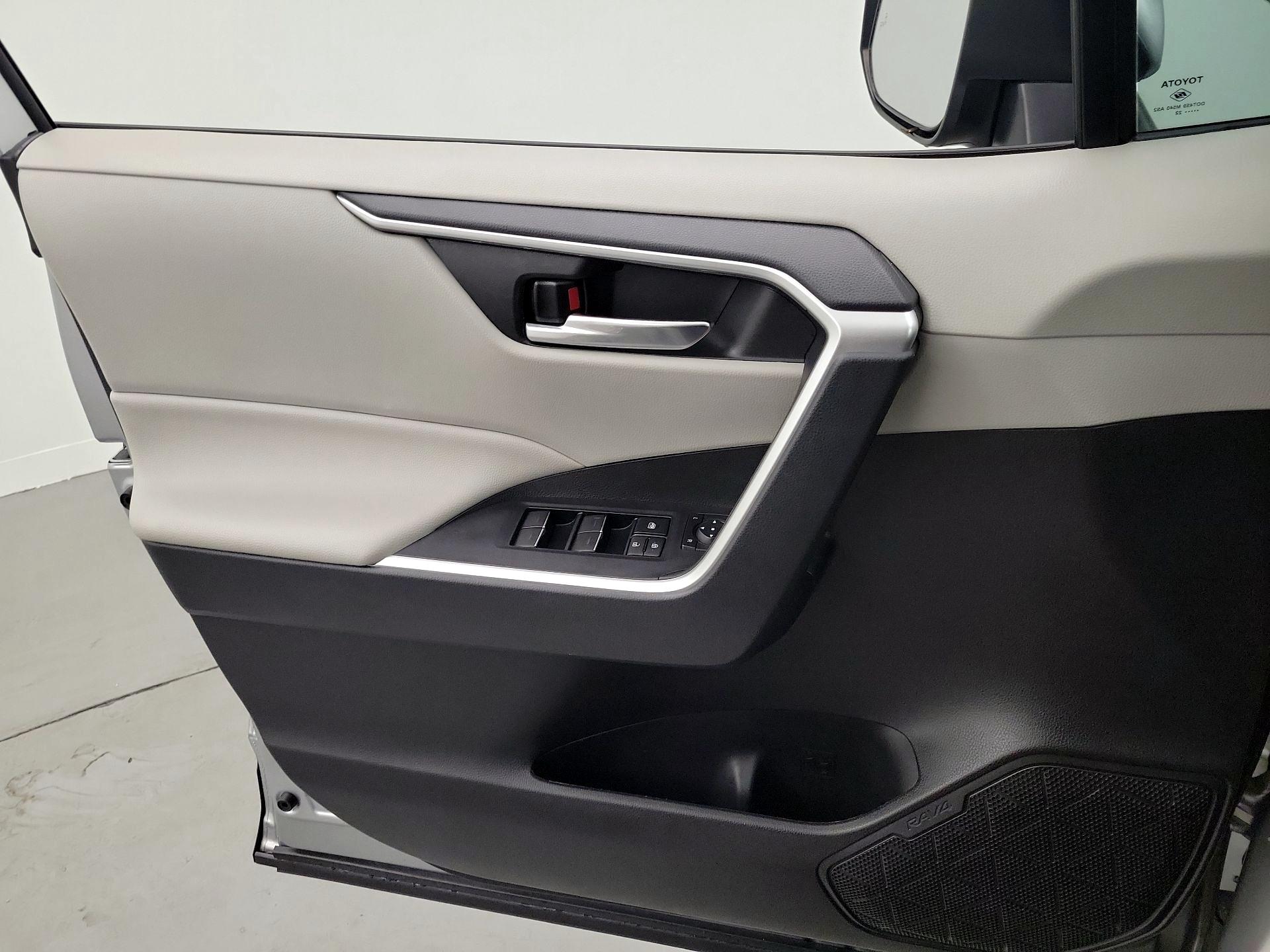 Thumbnail: 2022 Toyota RAV4 - 12