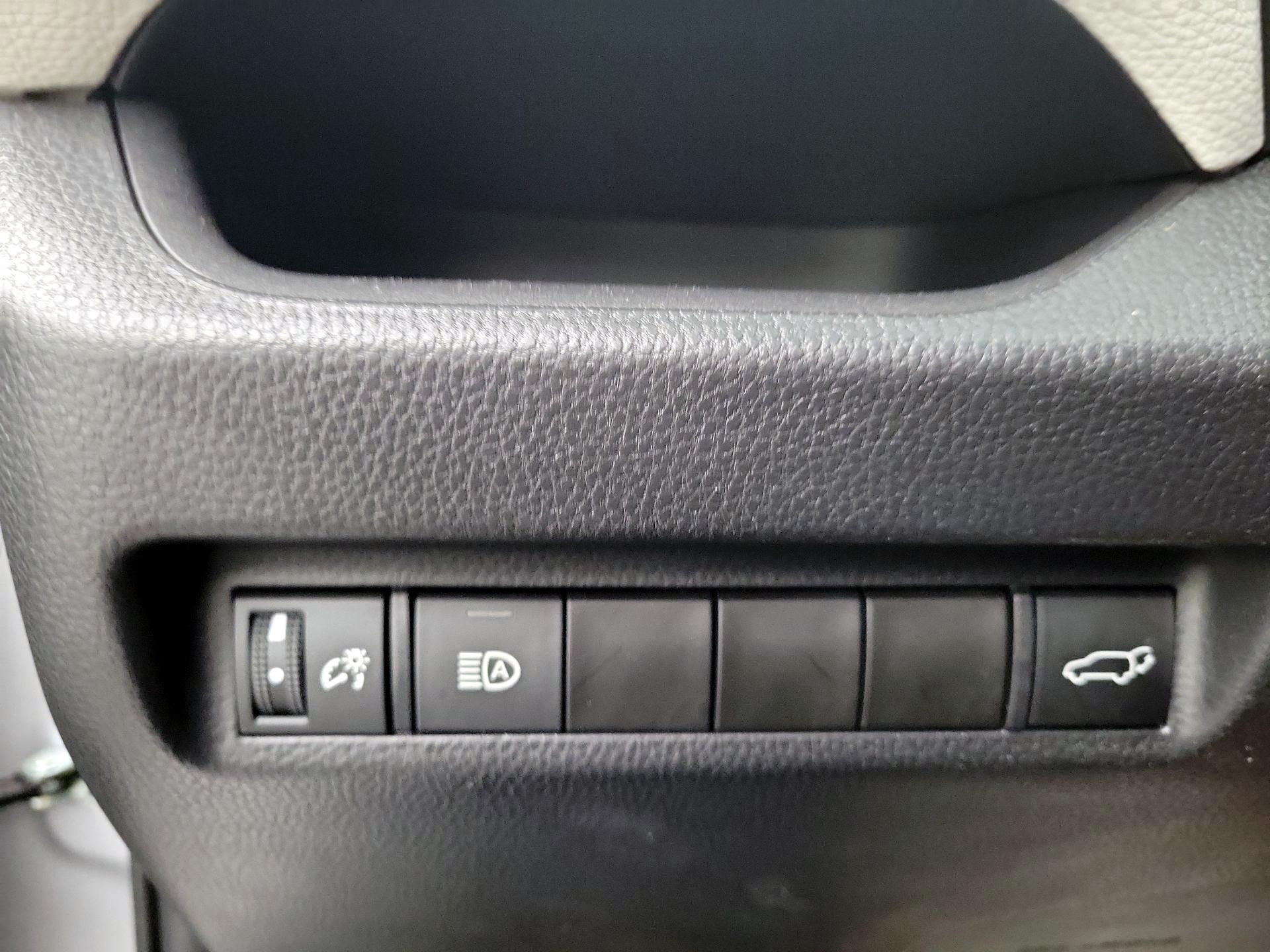 Thumbnail: 2022 Toyota RAV4 - 13