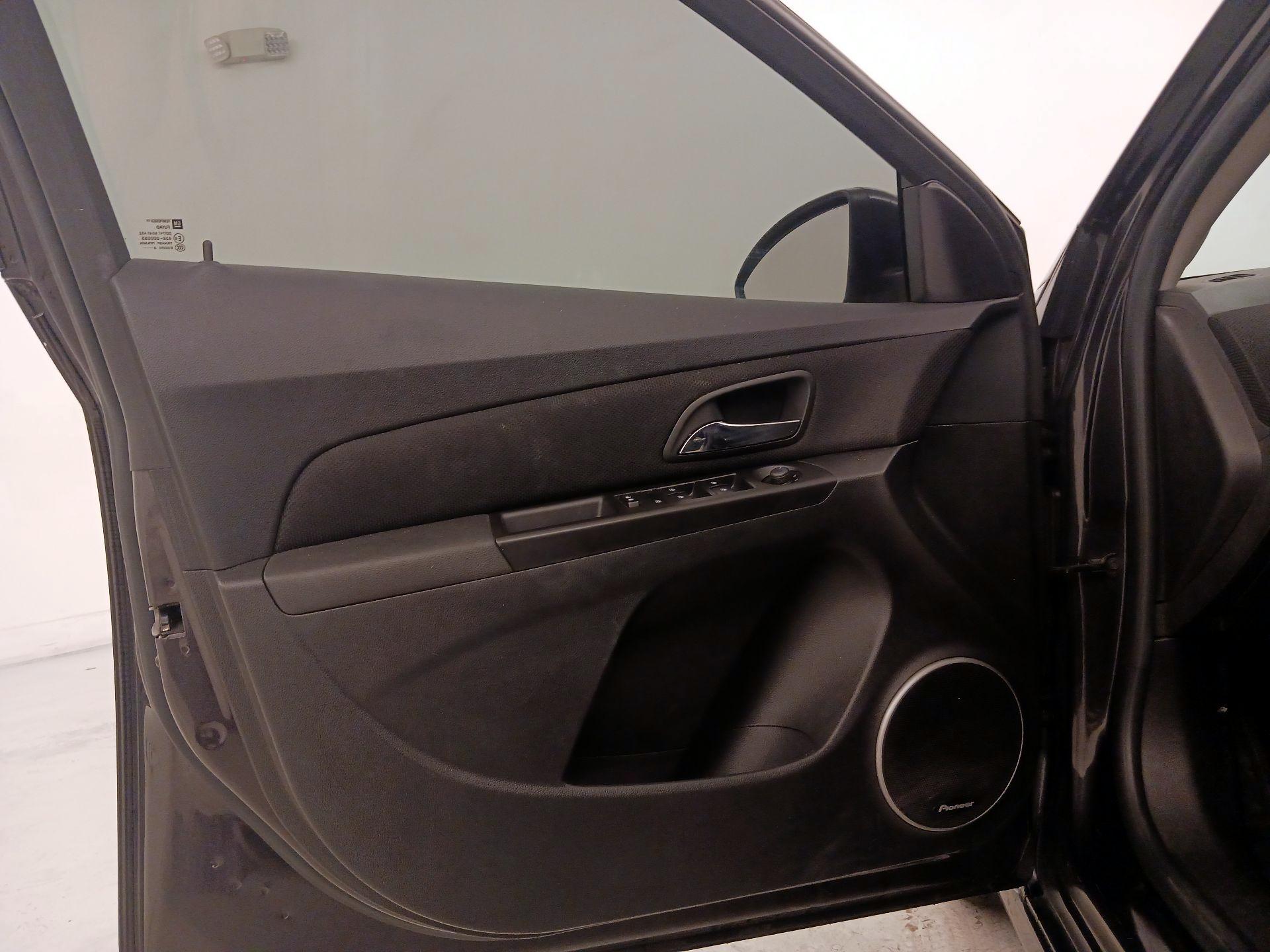 Thumbnail: 2015 Chevrolet Cruze - 12