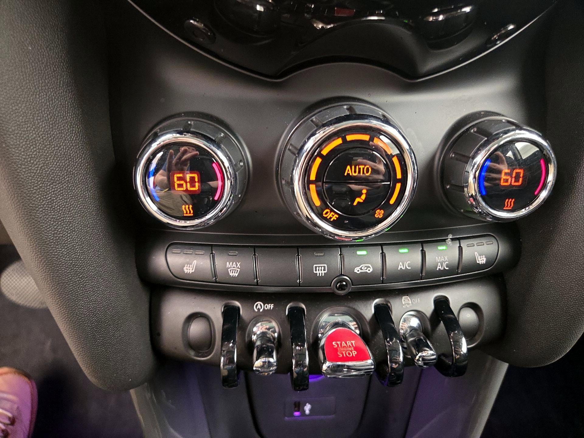 Thumbnail: 2020 MINI Cooper Hardtop - 16