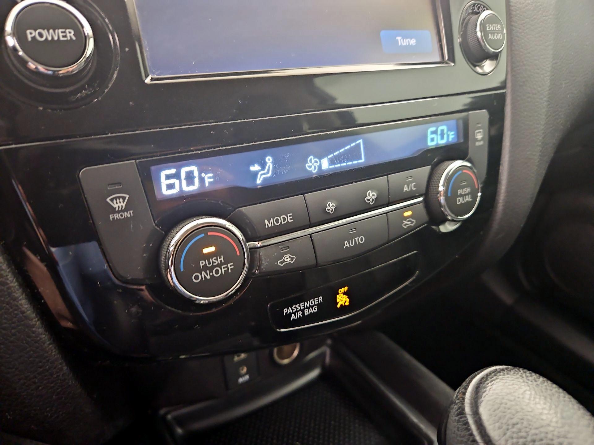 Thumbnail: 2016 Nissan Rogue - 17