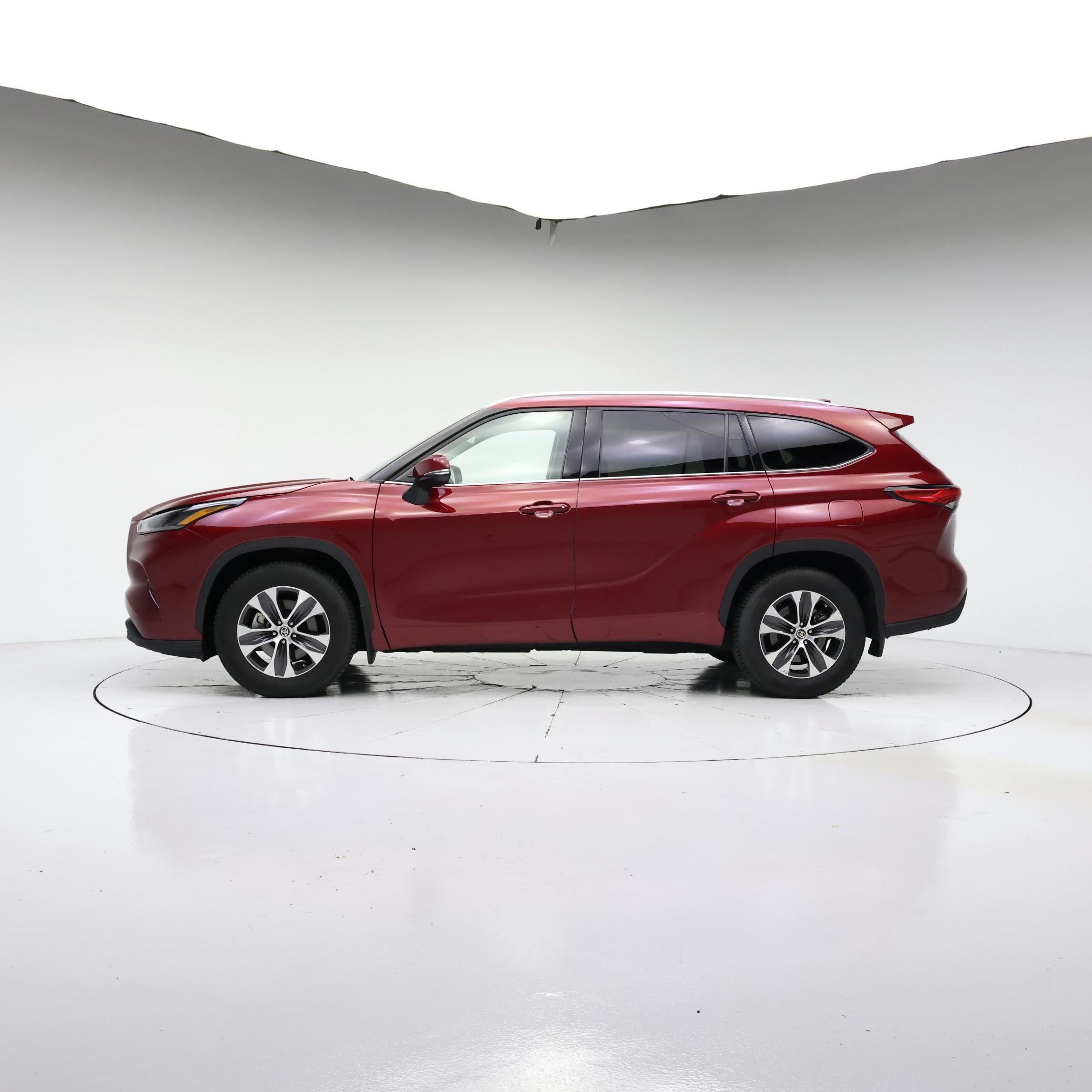 Thumbnail: 2021 Toyota Highlander - 3