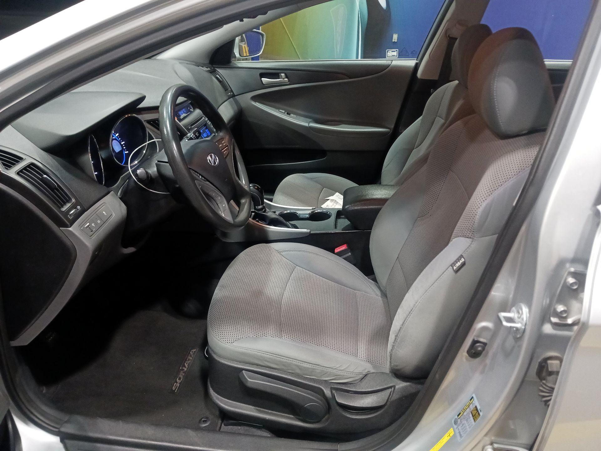 Thumbnail: 2014 Hyundai Sonata - 9