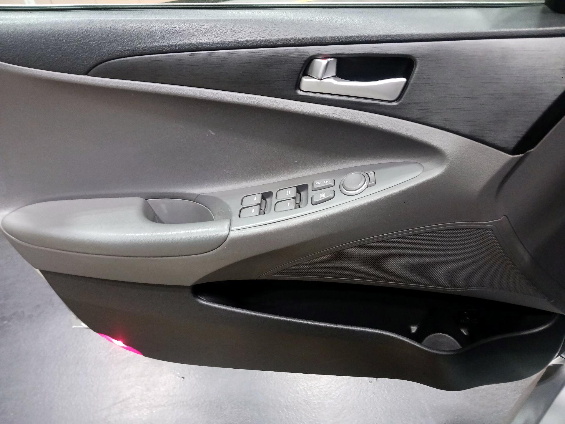 Thumbnail: 2014 Hyundai Sonata - 10