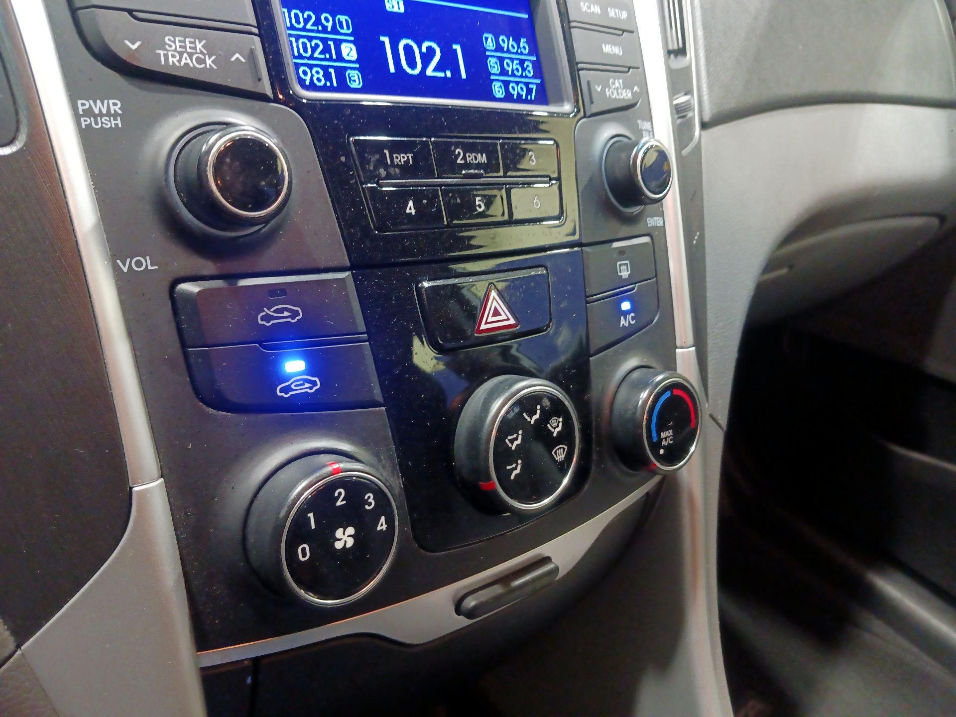 Thumbnail: 2014 Hyundai Sonata - 12