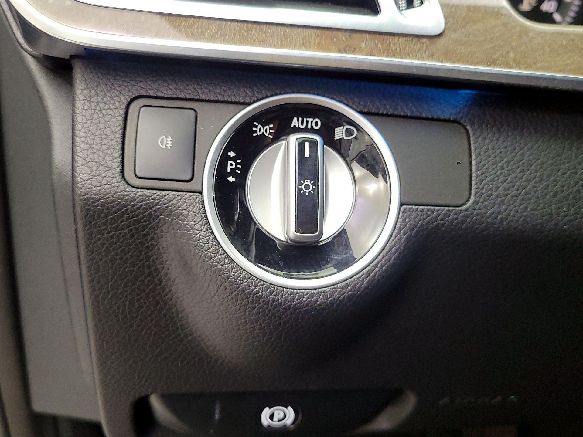 Thumbnail: 2016 Mercedes-Benz E-Class - 13