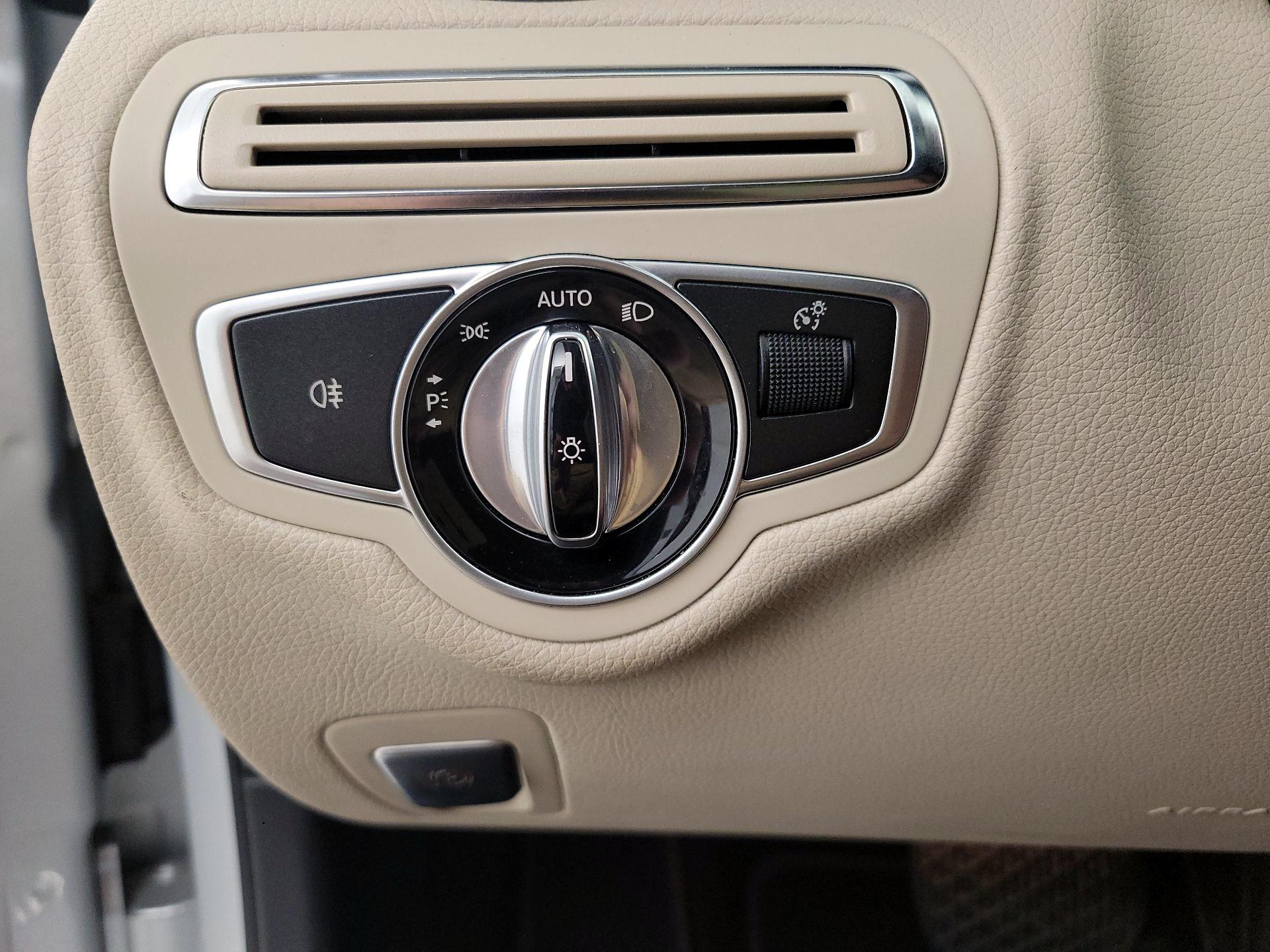 Thumbnail: 2016 Mercedes-Benz C-Class - 13
