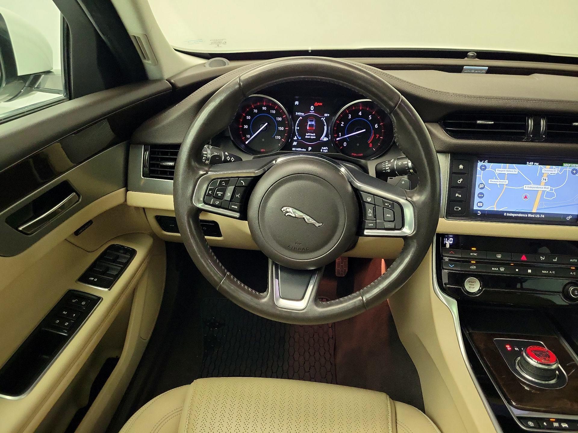Thumbnail: 2018 Jaguar XF - 10