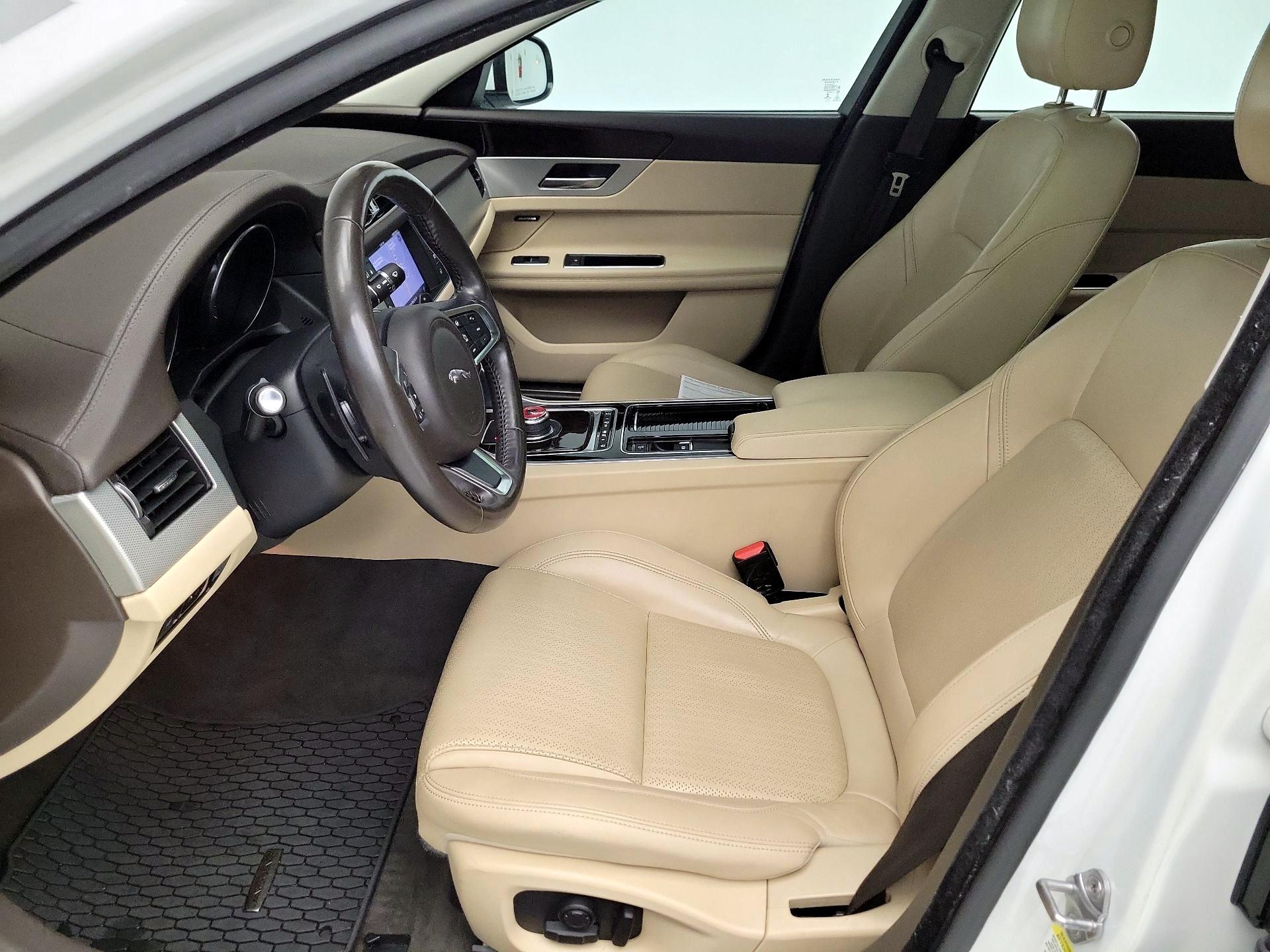 Thumbnail: 2018 Jaguar XF - 11