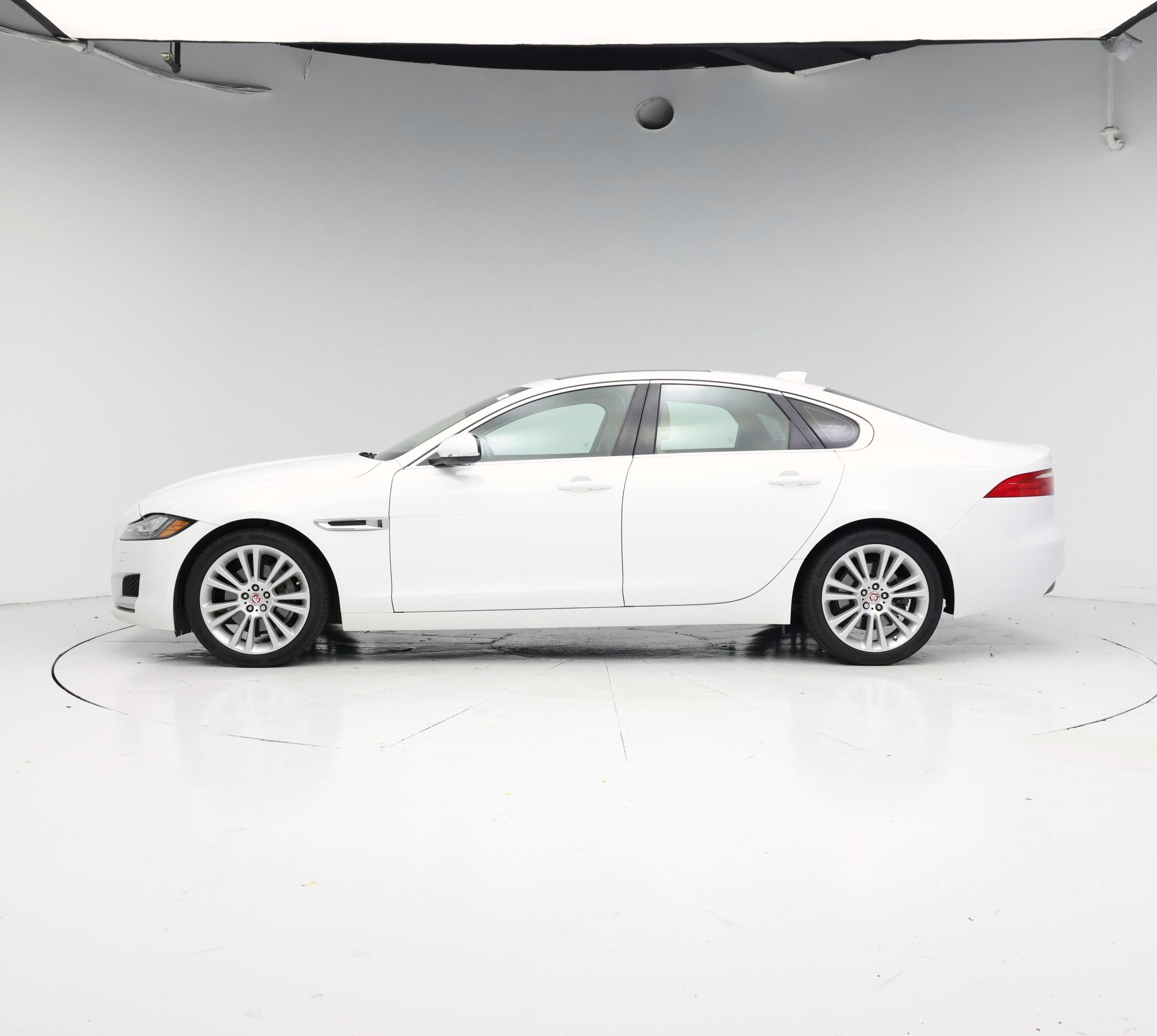 Thumbnail: 2018 Jaguar XF - 3
