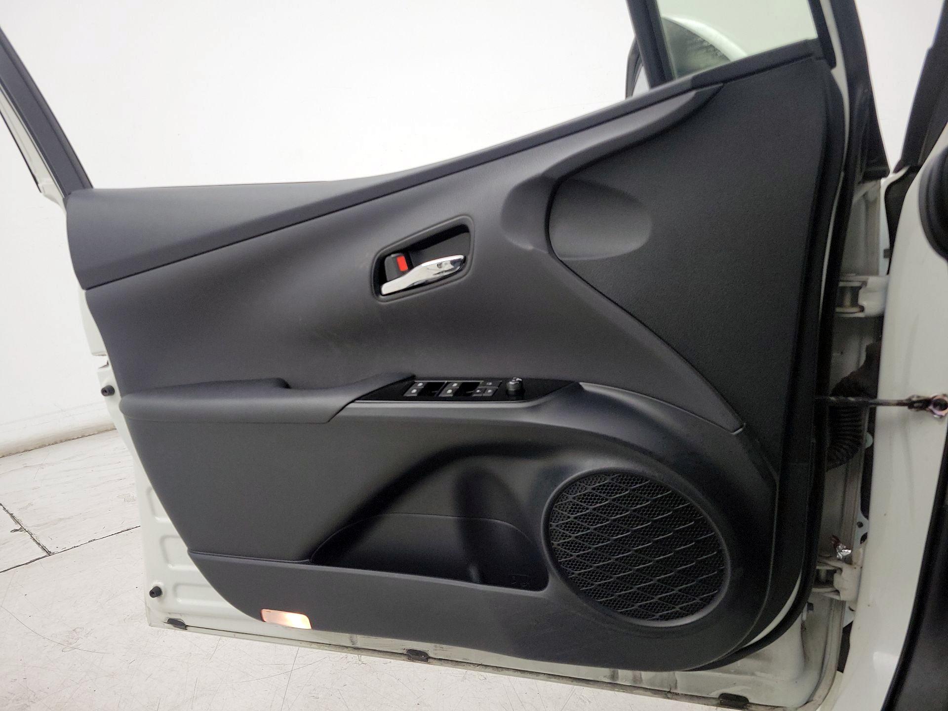 Thumbnail: 2016 Toyota Prius - 12