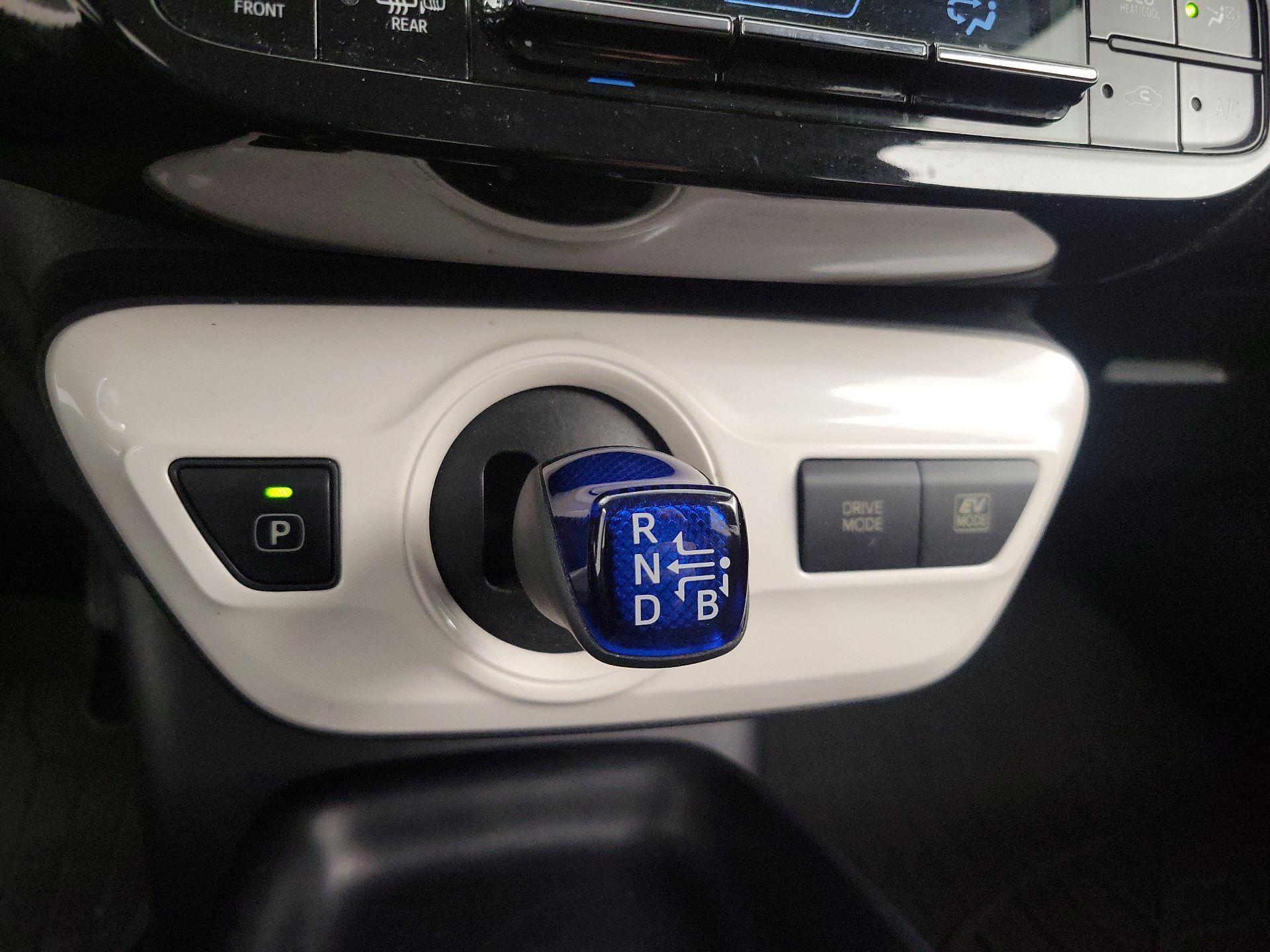 Thumbnail: 2016 Toyota Prius - 17
